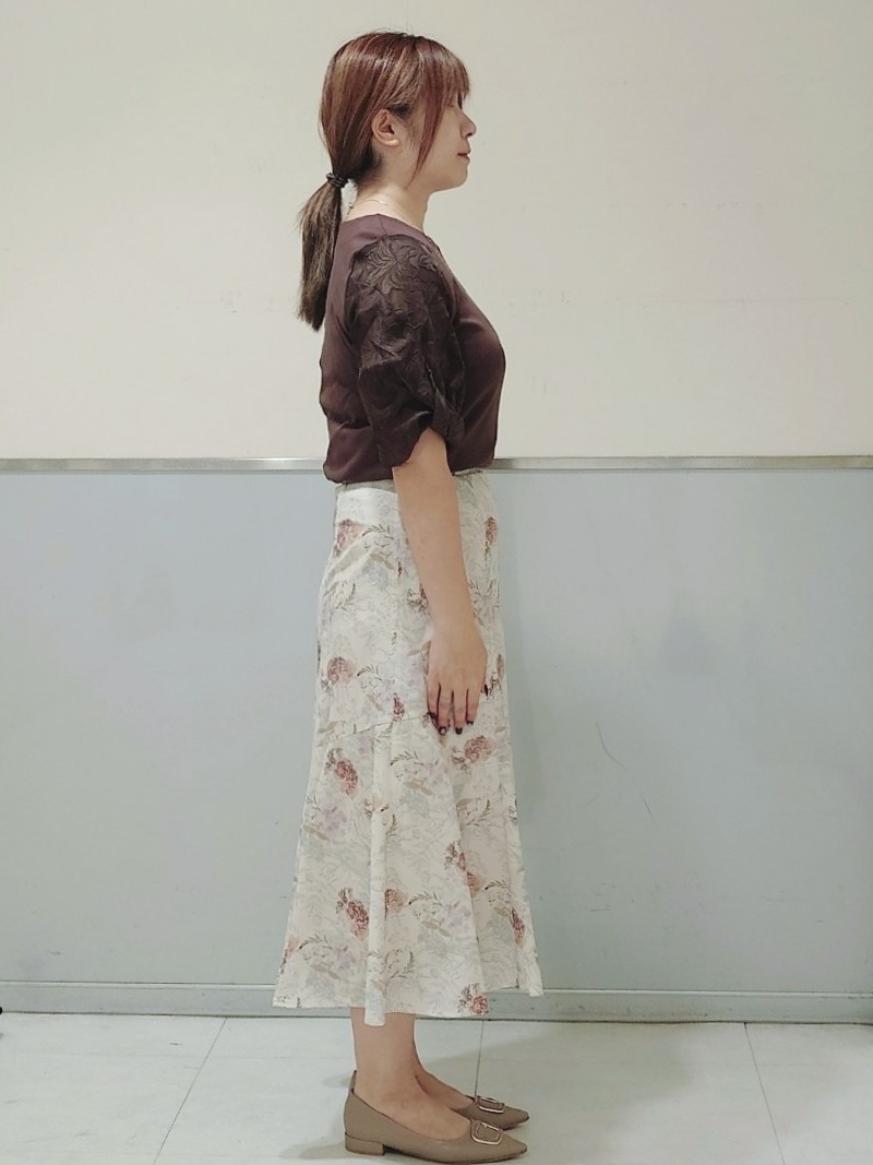NONさんの「index｜【接触冷感／UVケア】花柄ジャカードスリーブトップス《洗濯機OK》」を使ったコーディネート