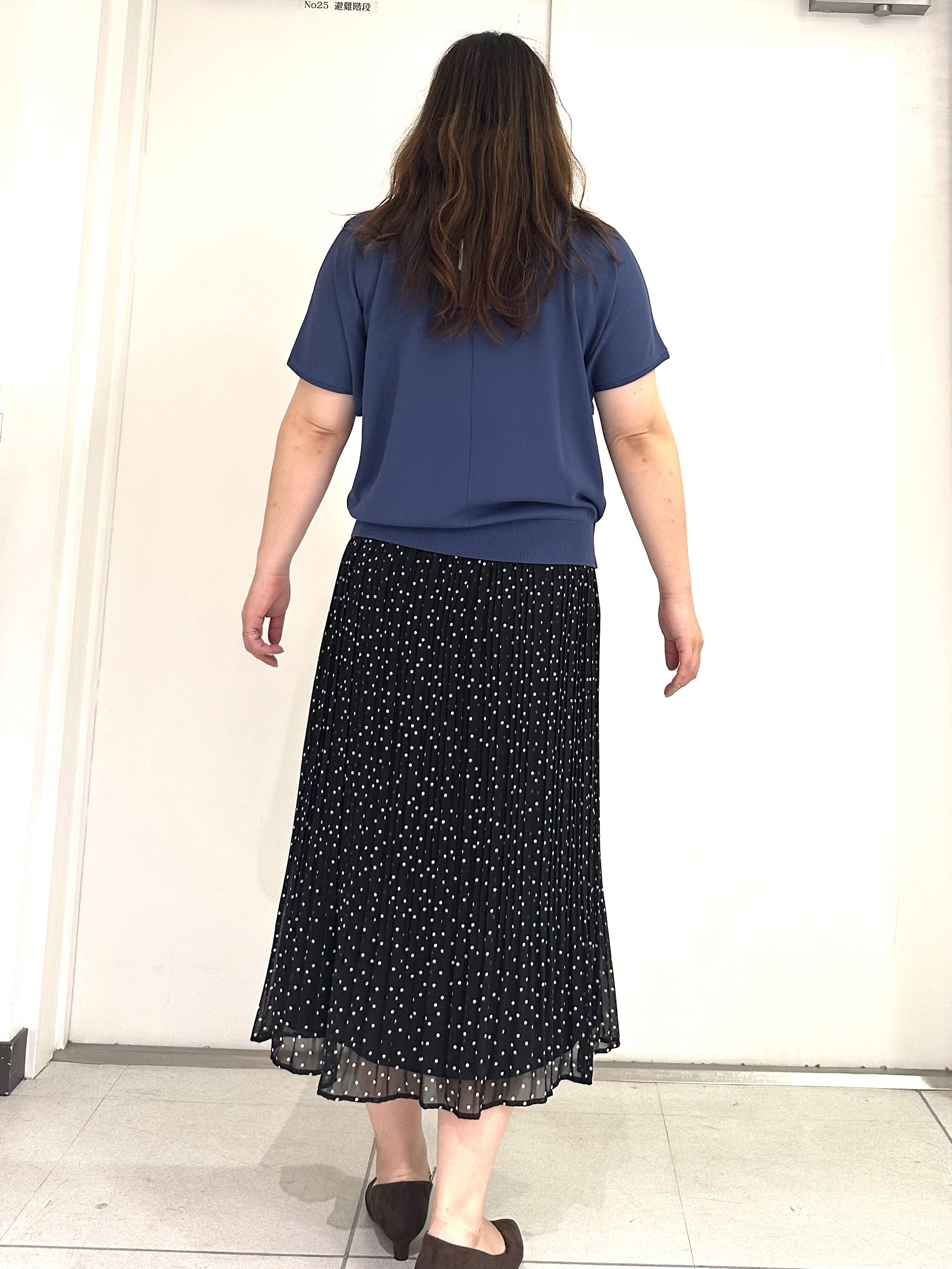 miさんの「Reflect｜【二の腕カバー／手洗い可】ネックレース フレンチスリーブニット」を使ったコーディネート