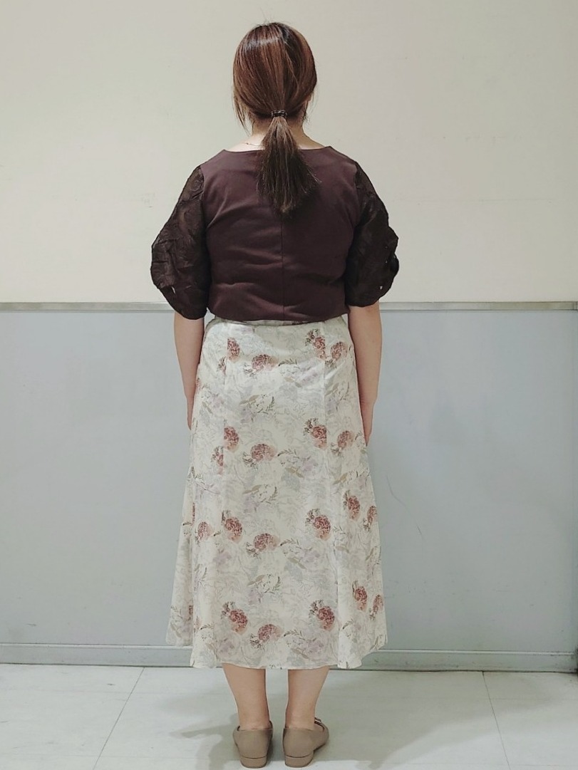 NONさんの「index｜【接触冷感／UVケア】花柄ジャカードスリーブトップス《洗濯機OK》」を使ったコーディネート