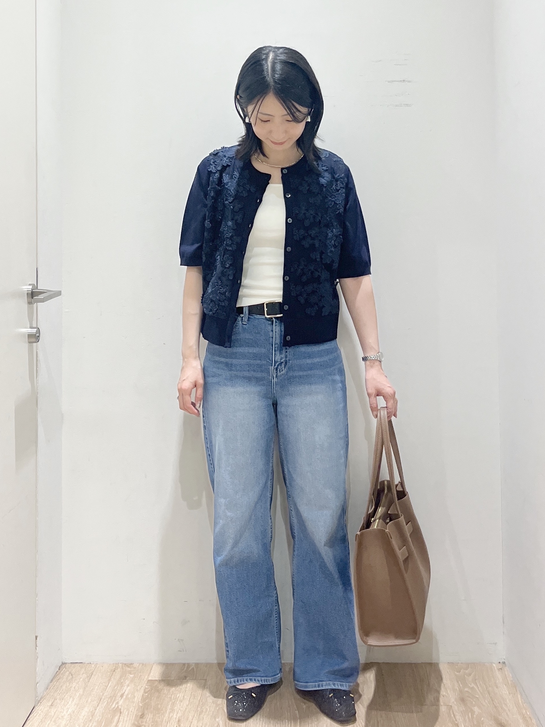 momokoさんの「OPAQUE.CLIP｜フロントレースニットカーディガン【洗える】」を使ったコーディネート