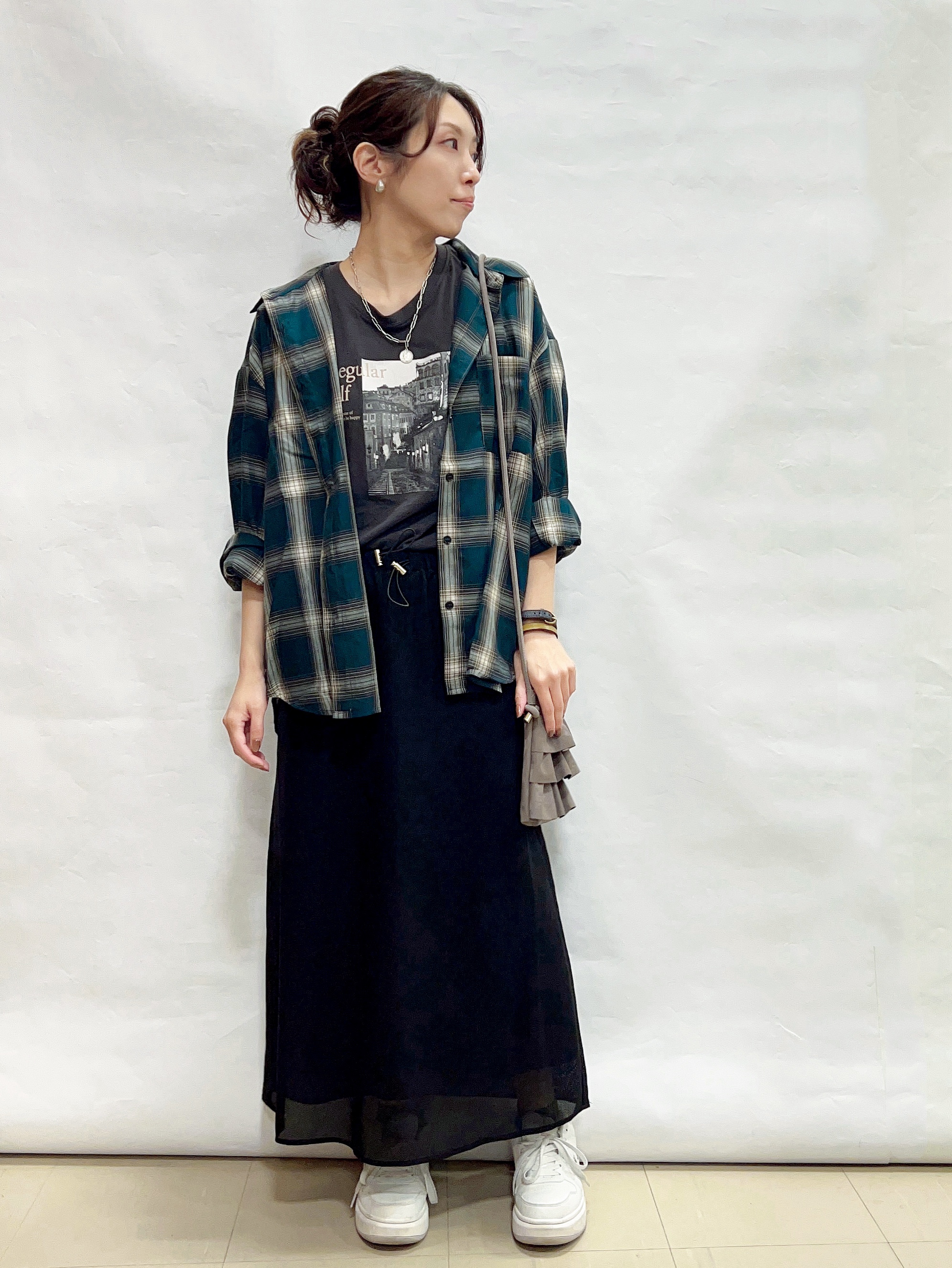 まっつんさんの「SHOO･LA･RUE｜【洗濯後しわになりにくい/S-LL】選べる6パターン 羽織としても活躍する ベーシックシャツ」を使ったコーディネート