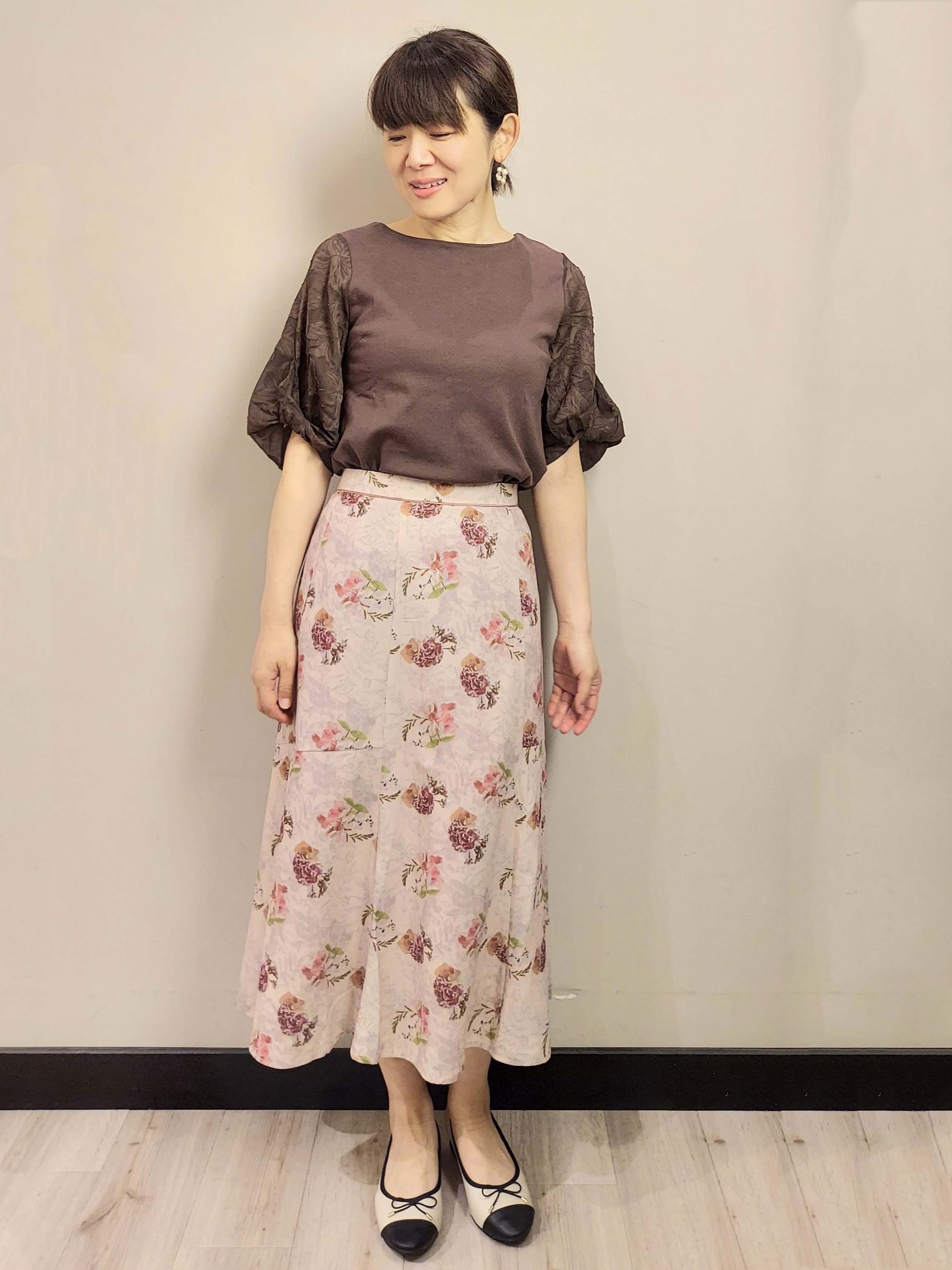 MAKIさんの「index｜【S‐LLサイズ】花柄ジャカードスリーブトップス《接触冷感／UVケア／洗濯機OK》」を使ったコーディネート