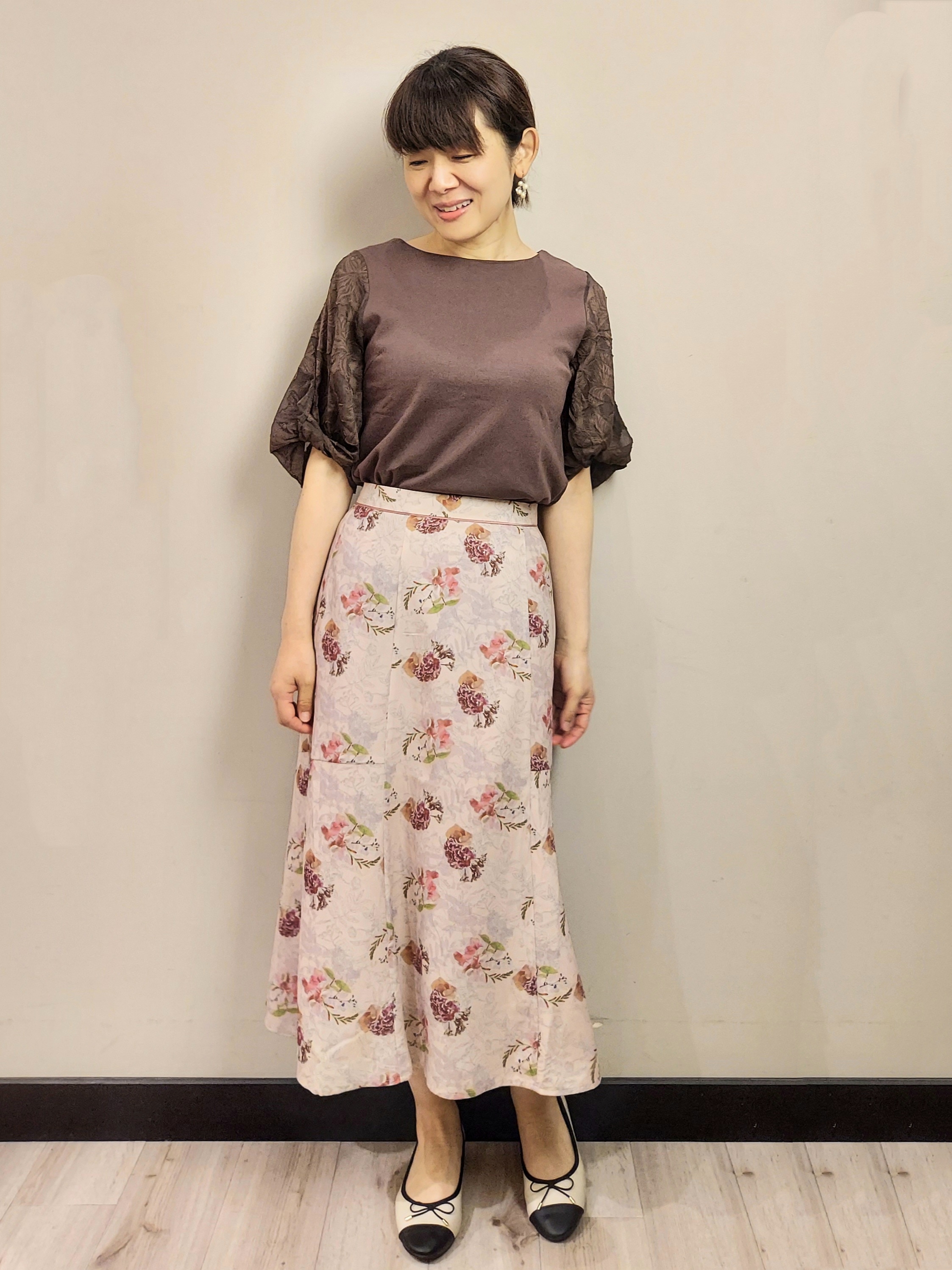MAKIさんの「index｜【S‐LLサイズ】花柄ジャカードスリーブトップス《接触冷感／UVケア／洗濯機OK》」を使ったコーディネート