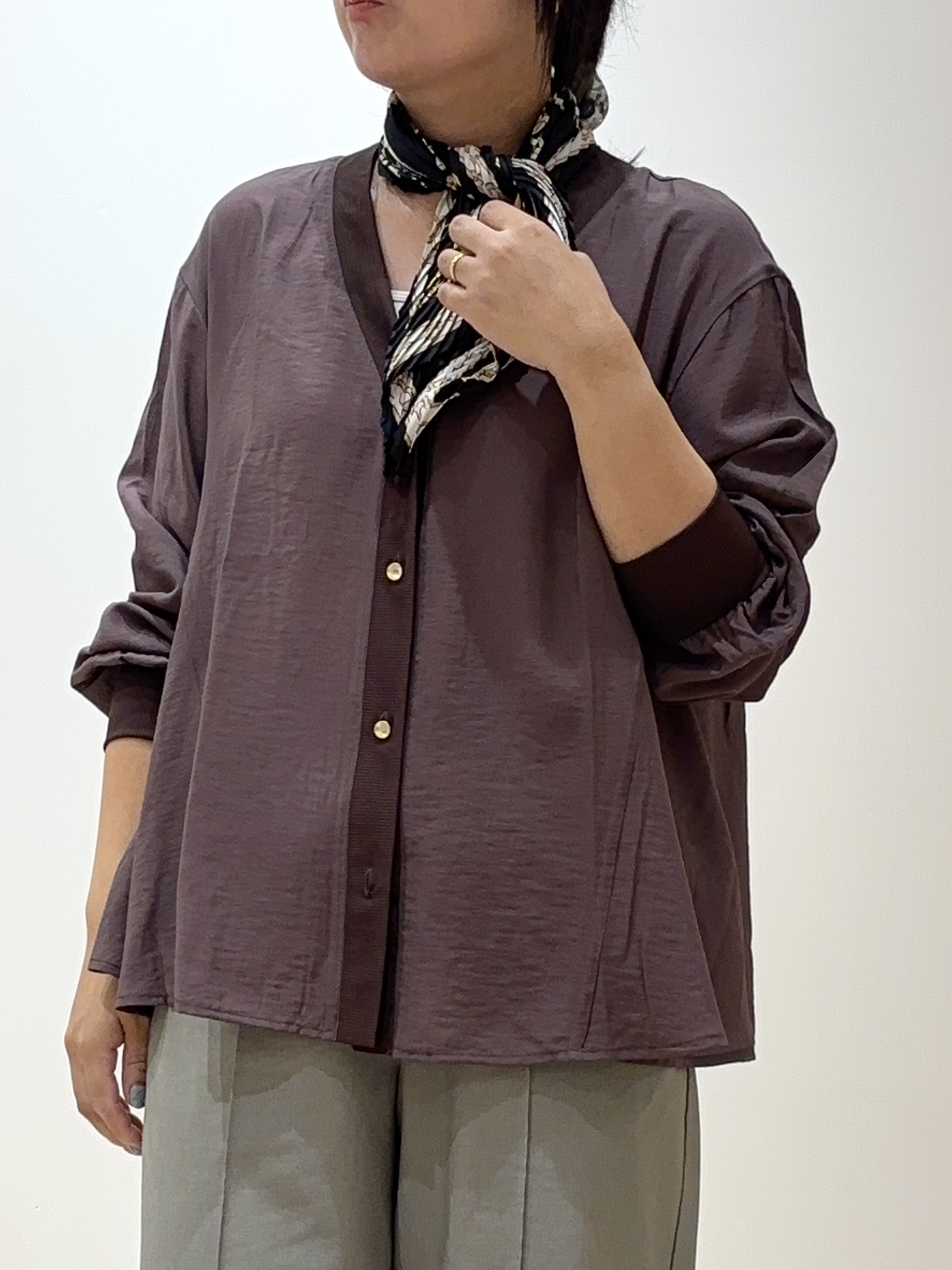 miraiさんの「grove｜シアーシャツカーディガン」を使ったコーディネート
