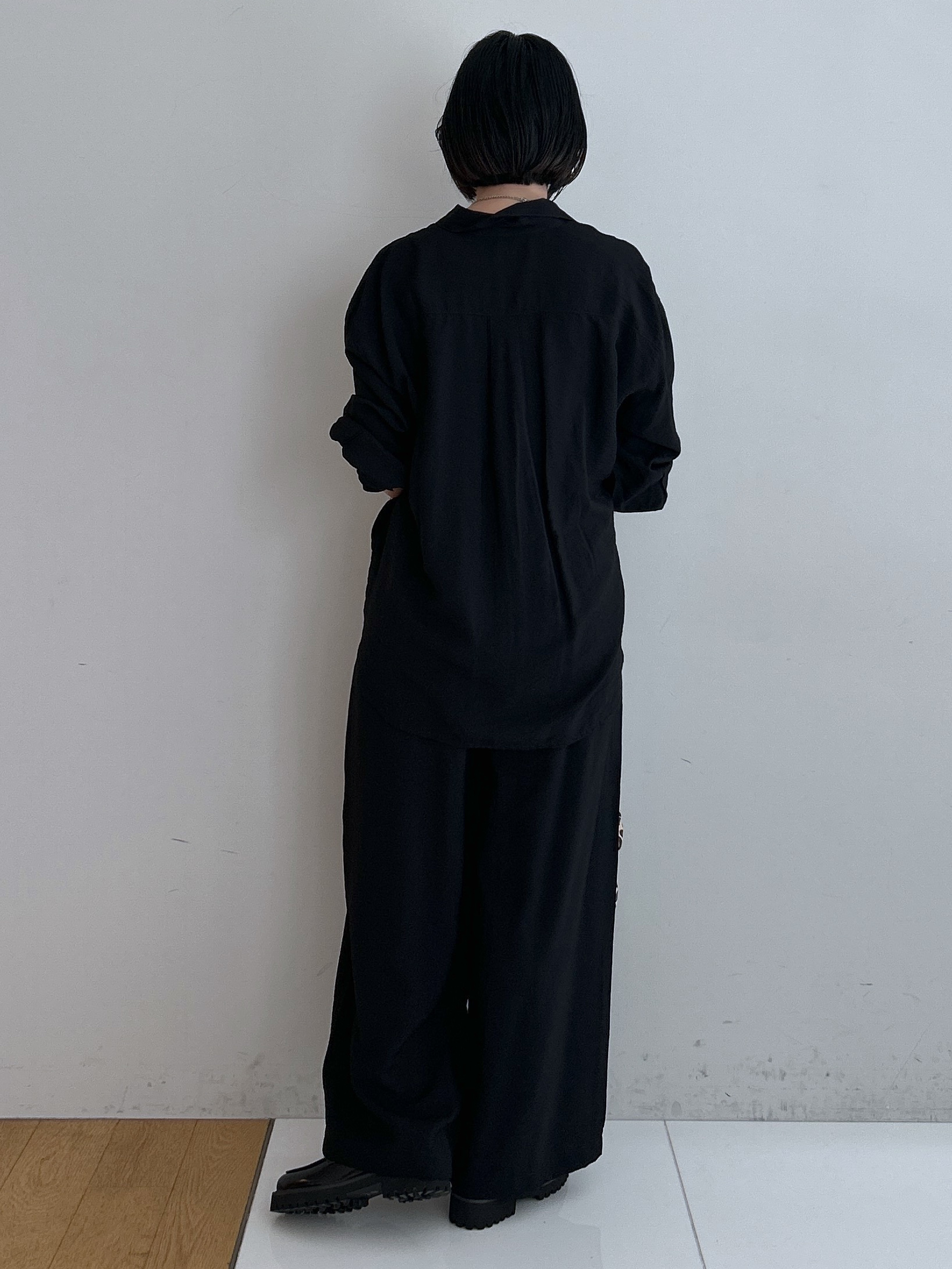 Hirokaさんの「Dessin｜【2点セット】ヴィンテージサテンセットアップ」を使ったコーディネート