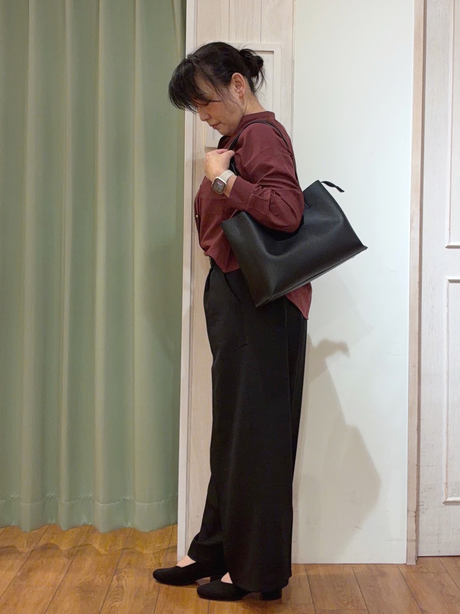 ke-yさんの「SHOO･LA･RUE｜【洗濯後しわになりにくい/S-LL】キーネック金ボタンポケットシャツ」を使ったコーディネート