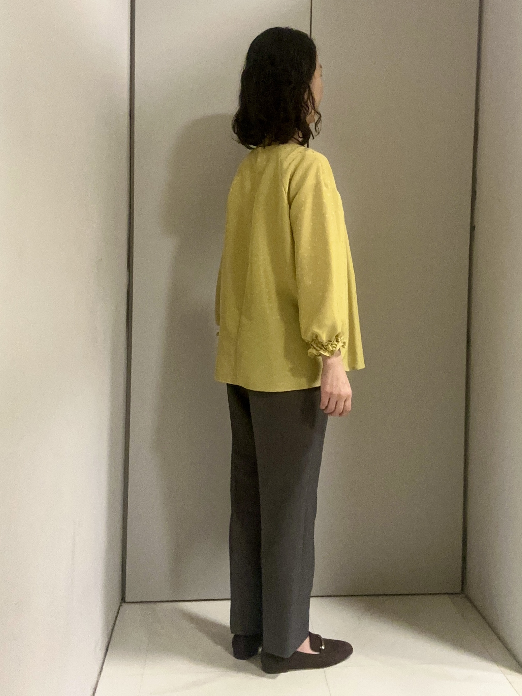 Kouさんの「Reflect｜タックデザイン ラグランスリーブブラウス」を使ったコーディネート