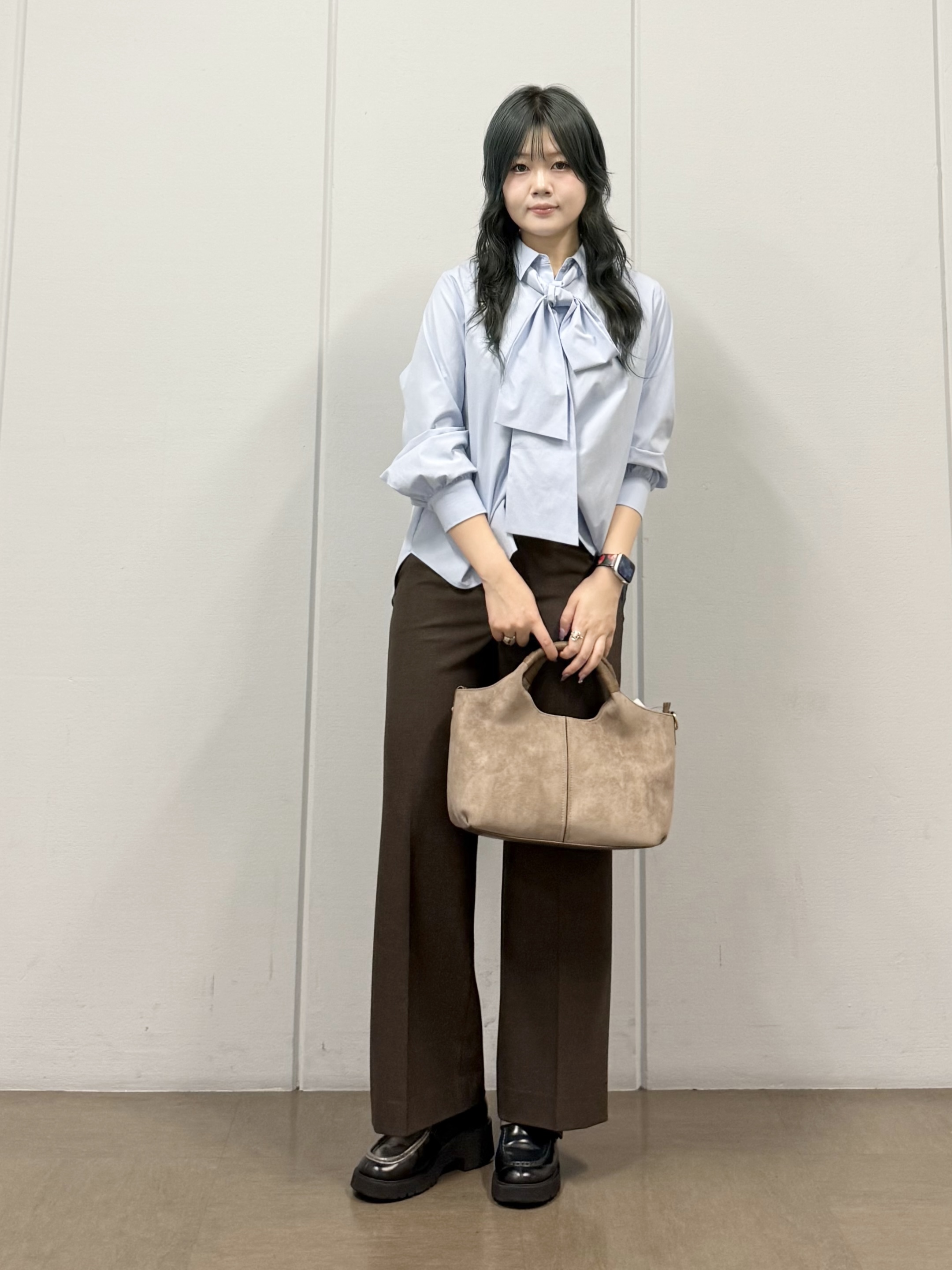 mizukiさんの「INDIVI｜【接触冷感／ストレッチ◎】取外し可ボウタイシャツ」を使ったコーディネート