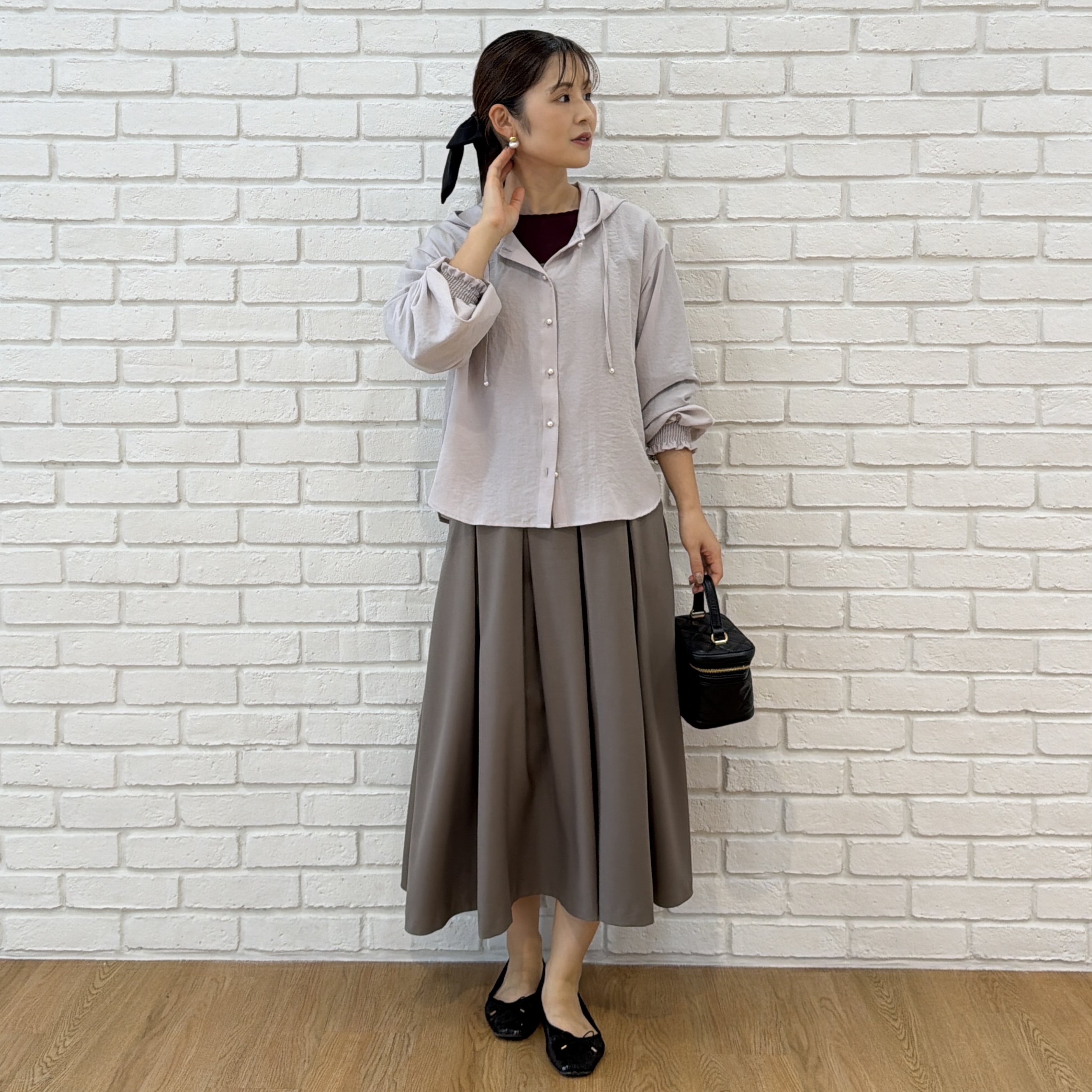 makiさんの「Couture brooch｜【大人可愛いフーディー】愛されシアーシャツ」を使ったコーディネート