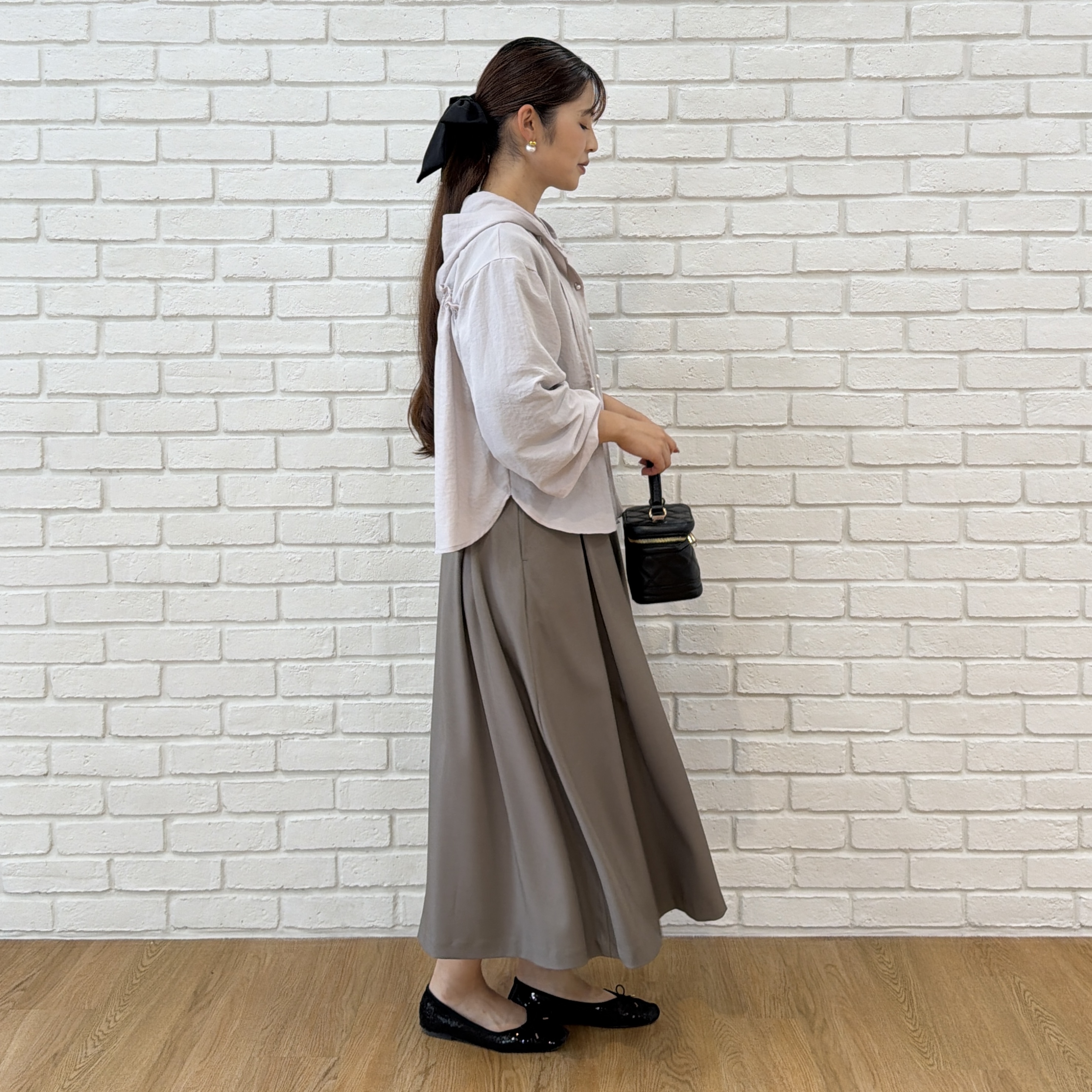 makiさんの「Couture brooch｜【大人可愛いフーディー】愛されシアーシャツ」を使ったコーディネート