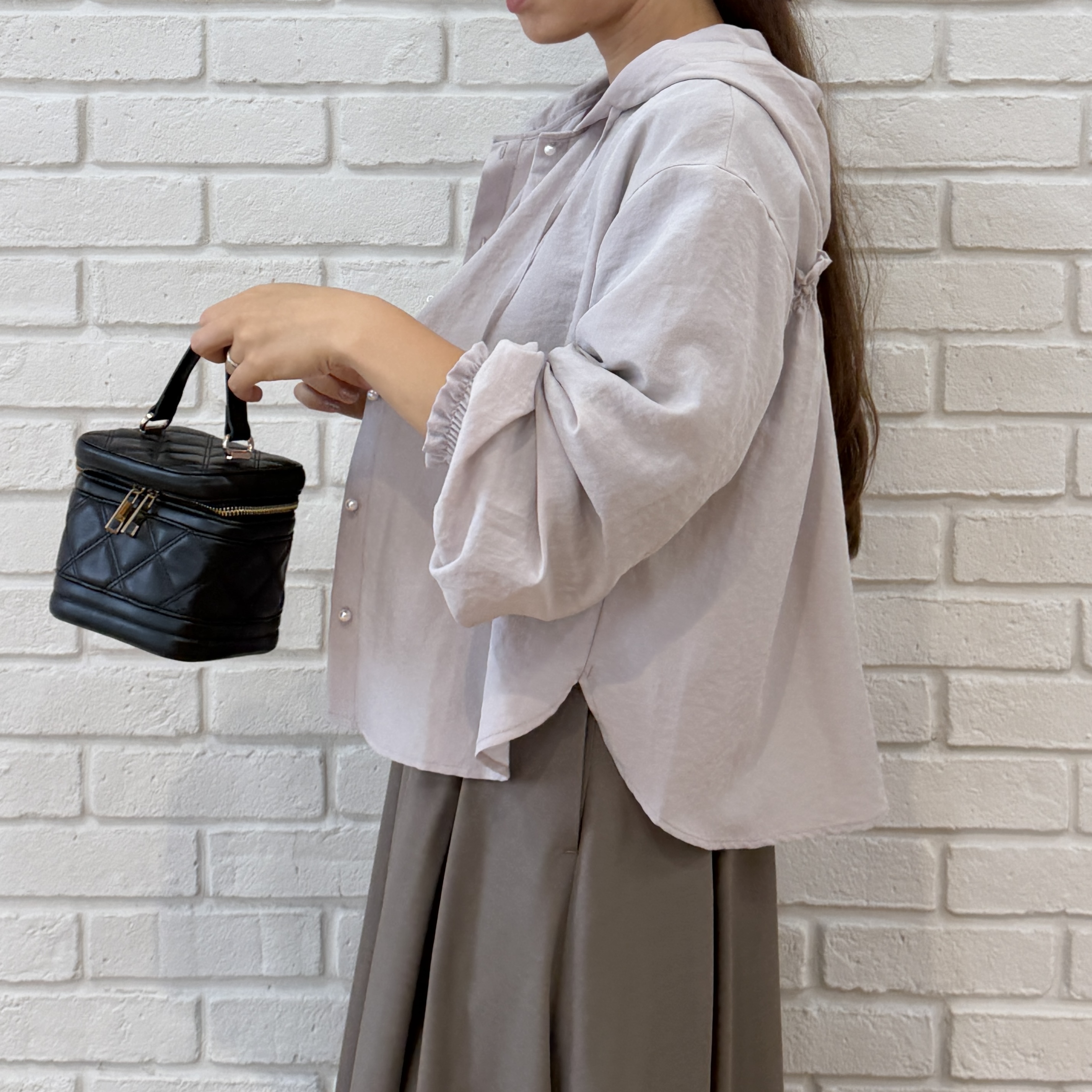 makiさんの「Couture brooch｜【大人可愛いフーディー】愛されシアーシャツ」を使ったコーディネート