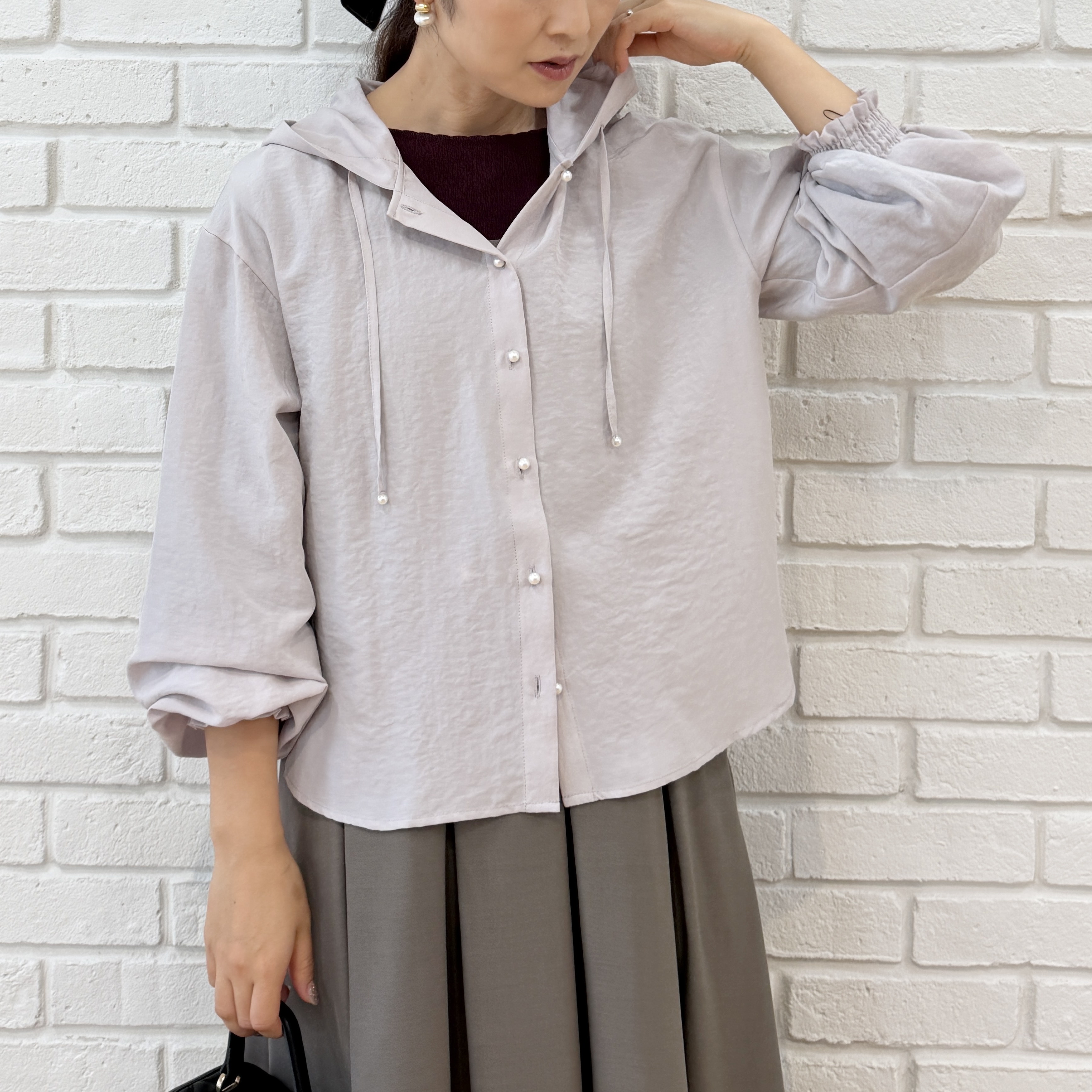 makiさんの「Couture brooch｜【大人可愛いフーディー】愛されシアーシャツ」を使ったコーディネート
