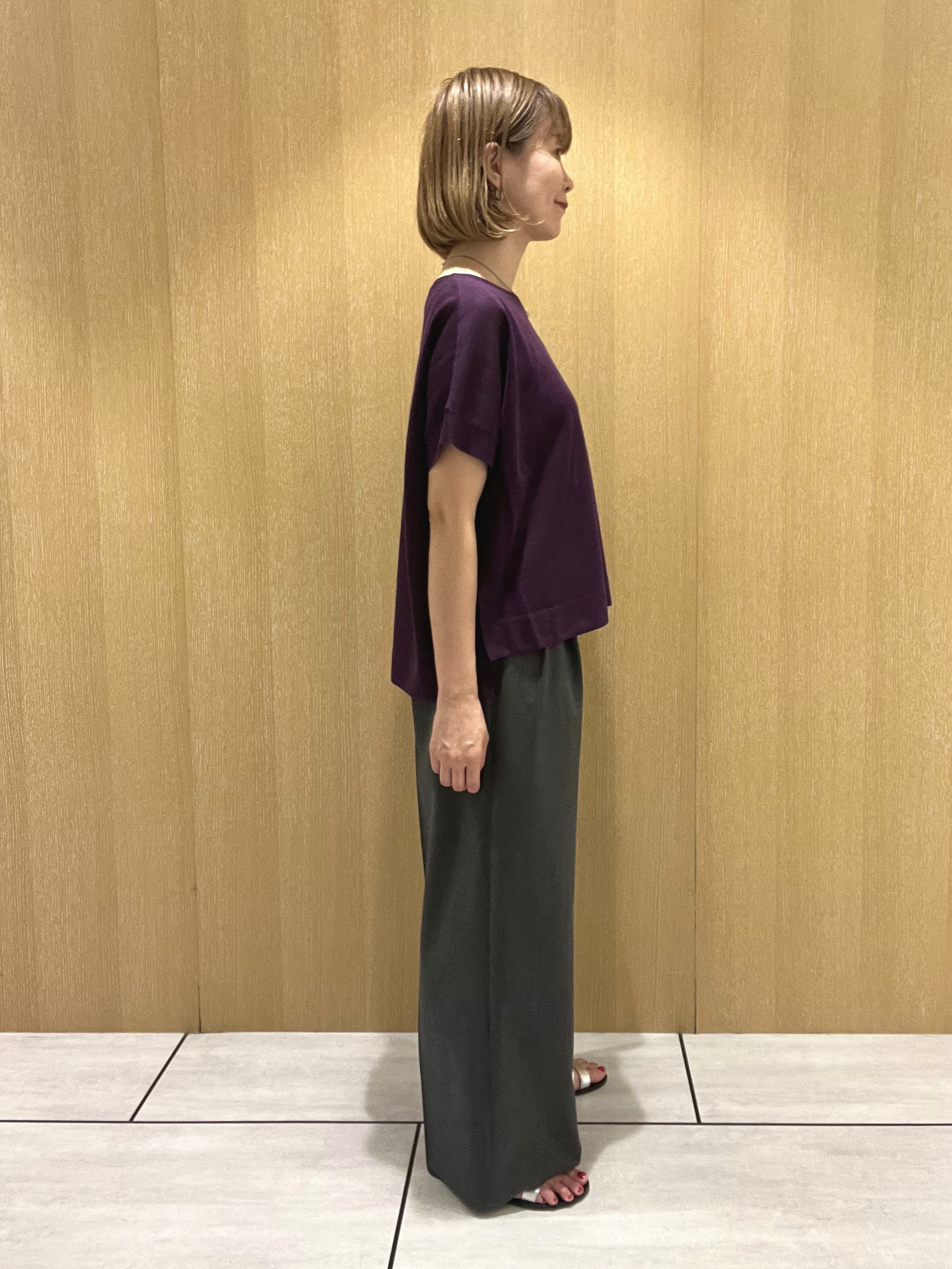 yoshieさんの「UNTITLED｜【アンサンブル可/品のある透け感】Tシャツ風ニットトップス」を使ったコーディネート