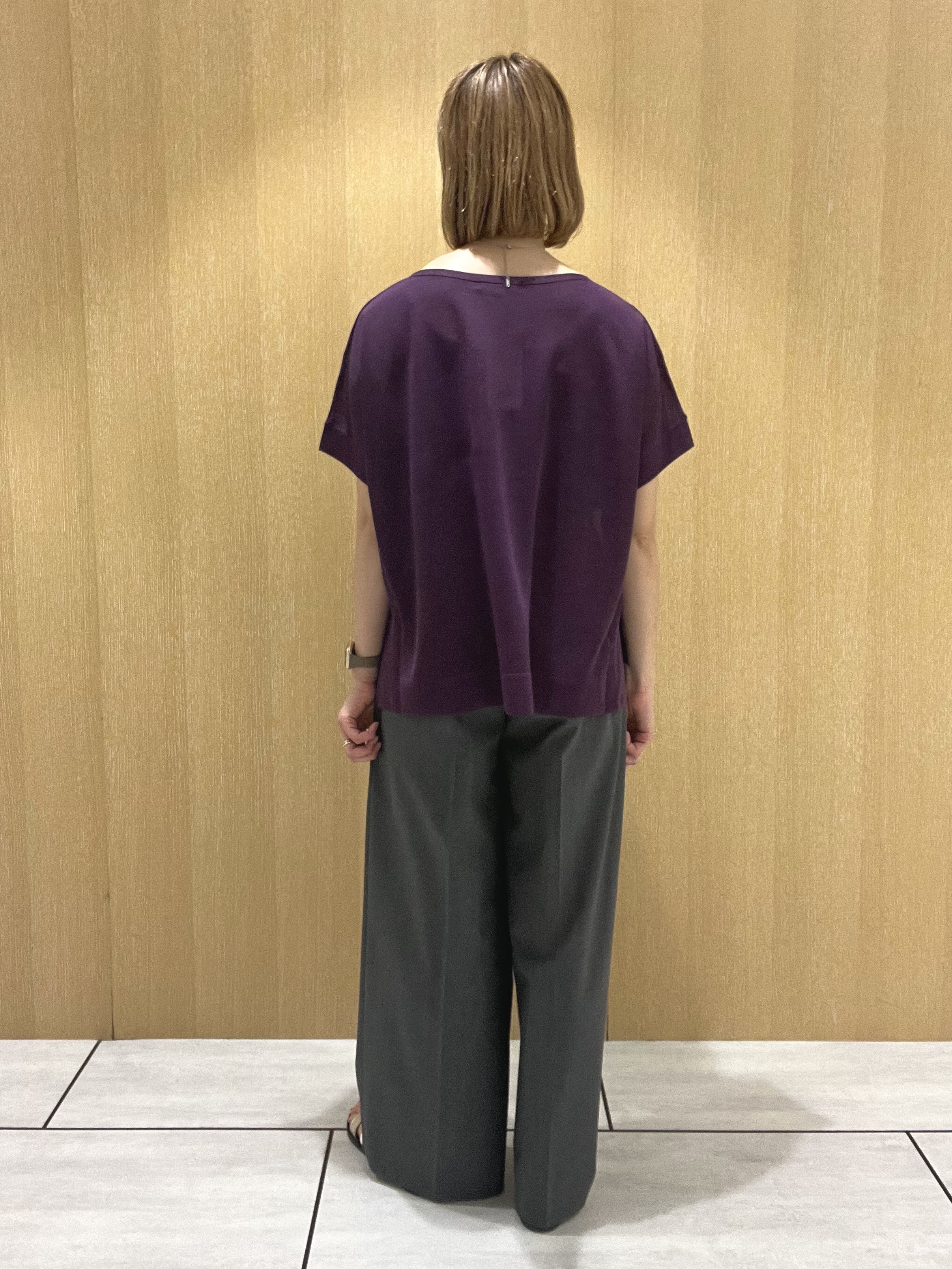 yoshieさんの「UNTITLED｜【アンサンブル可/品のある透け感】Tシャツ風ニットトップス」を使ったコーディネート