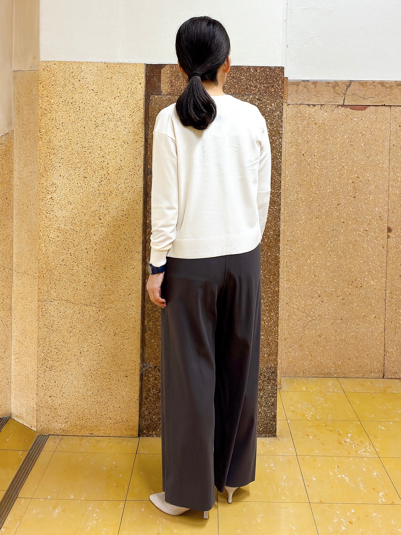 hattoriさんの「INDIVI｜【2点セット】5分袖ニット＆カーディガン きれいめアンサンブルニット」を使ったコーディネート
