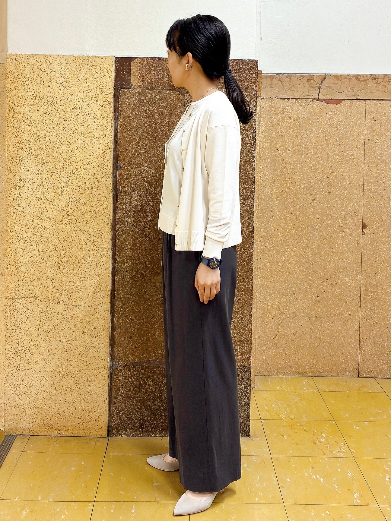 hattoriさんの「INDIVI｜【2点セット】5分袖ニット＆カーディガン きれいめアンサンブルニット」を使ったコーディネート