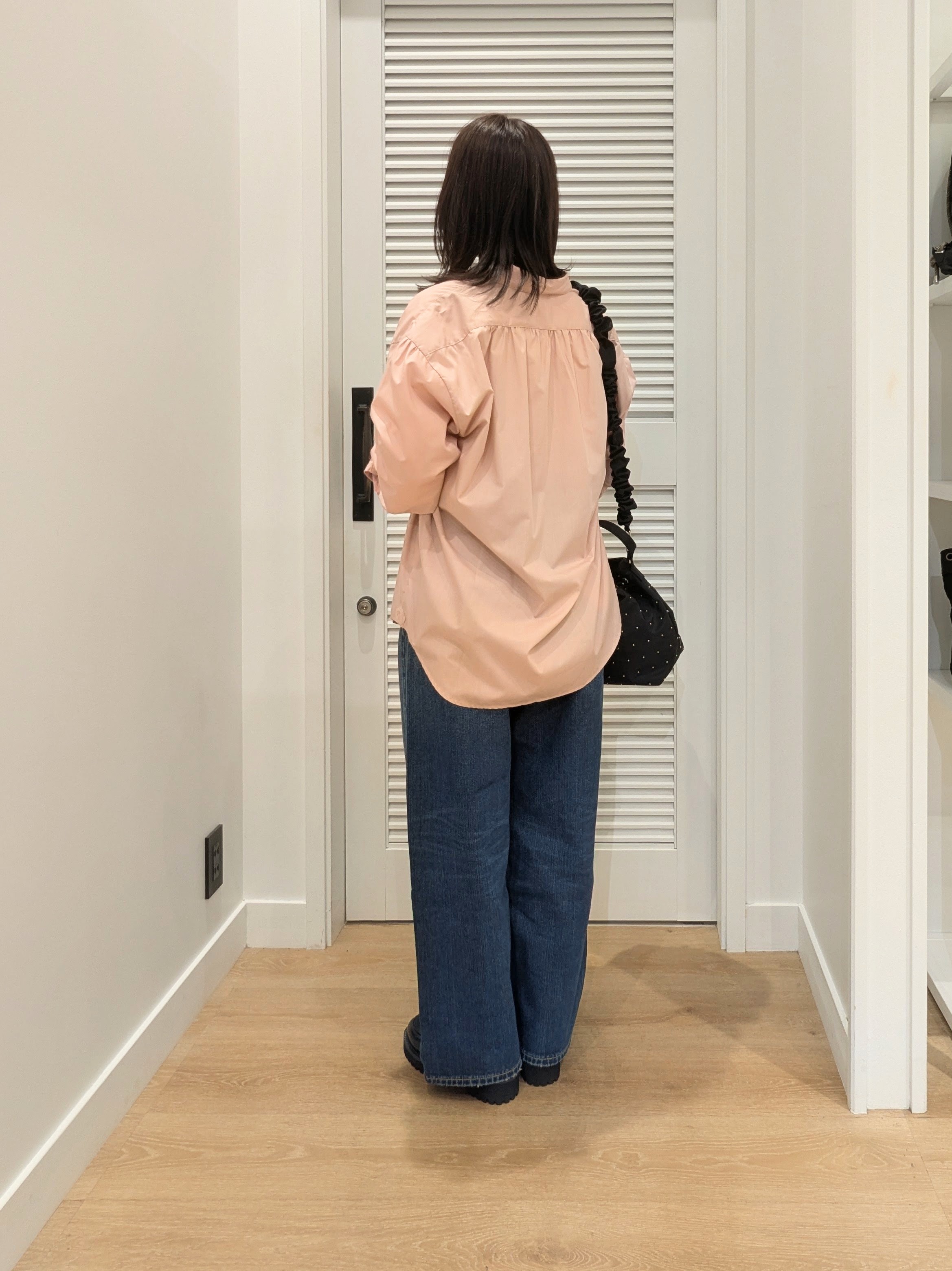 enさんの「Dessin｜【秋の新作】タイプライターギャザースリーブシャツ」を使ったコーディネート