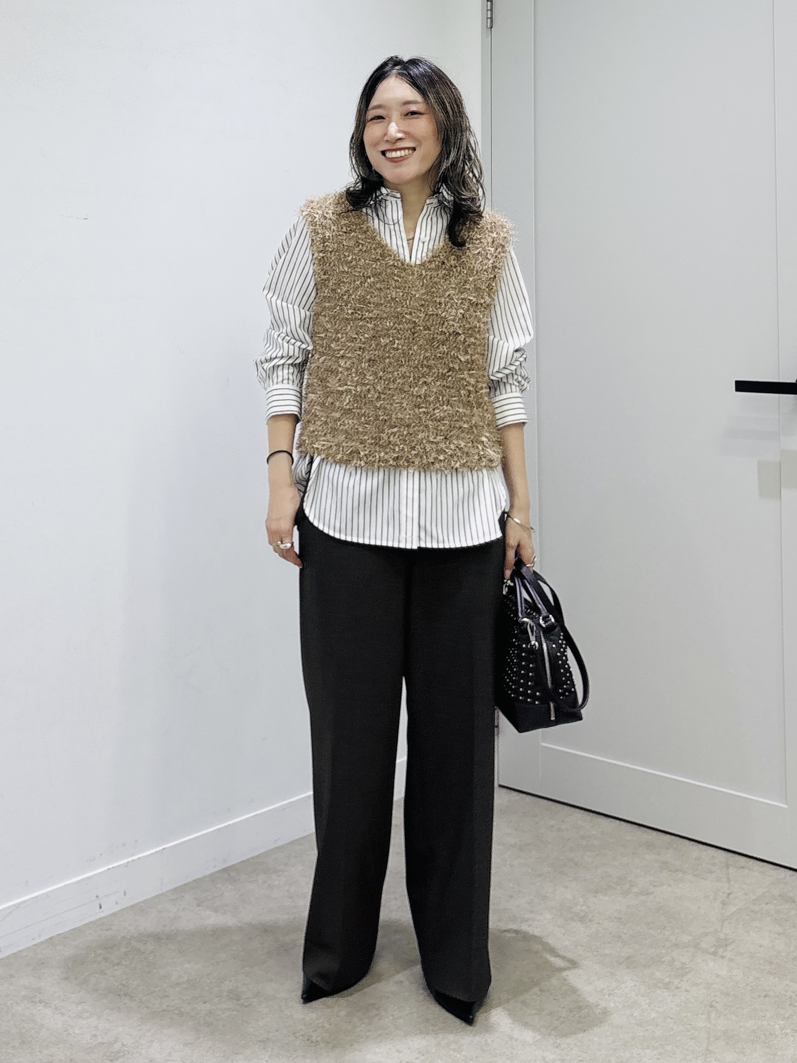 kotakiさんの「INDIVI｜【洗える】ファンシーヤーンVネックニットベスト」を使ったコーディネート