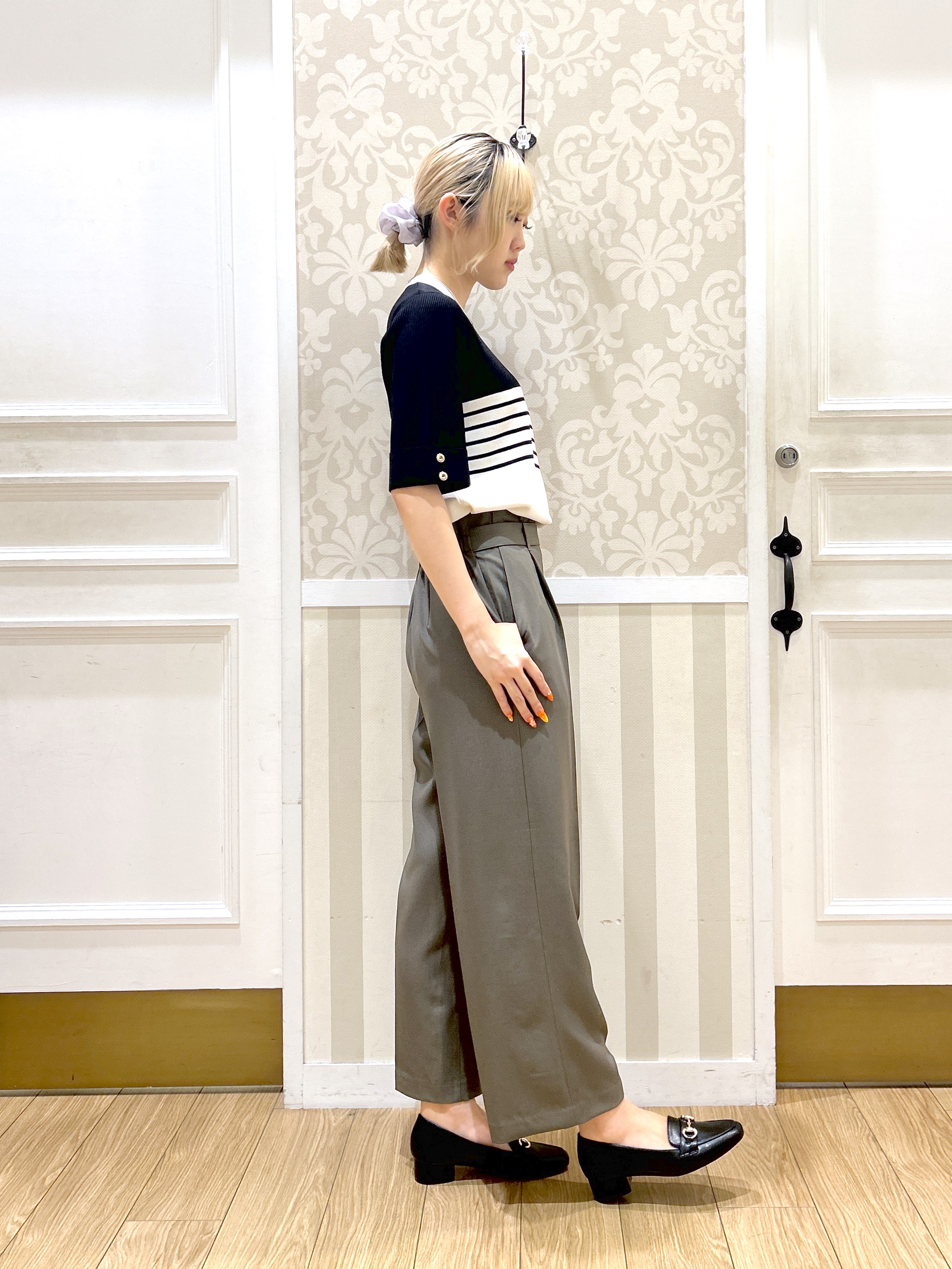 望 愛さんの「grove｜新色追加！【シリーズ累計36万枚/名品ニット】やわらかドライタッチ 袖メッシュ編みニット」を使ったコーディネート