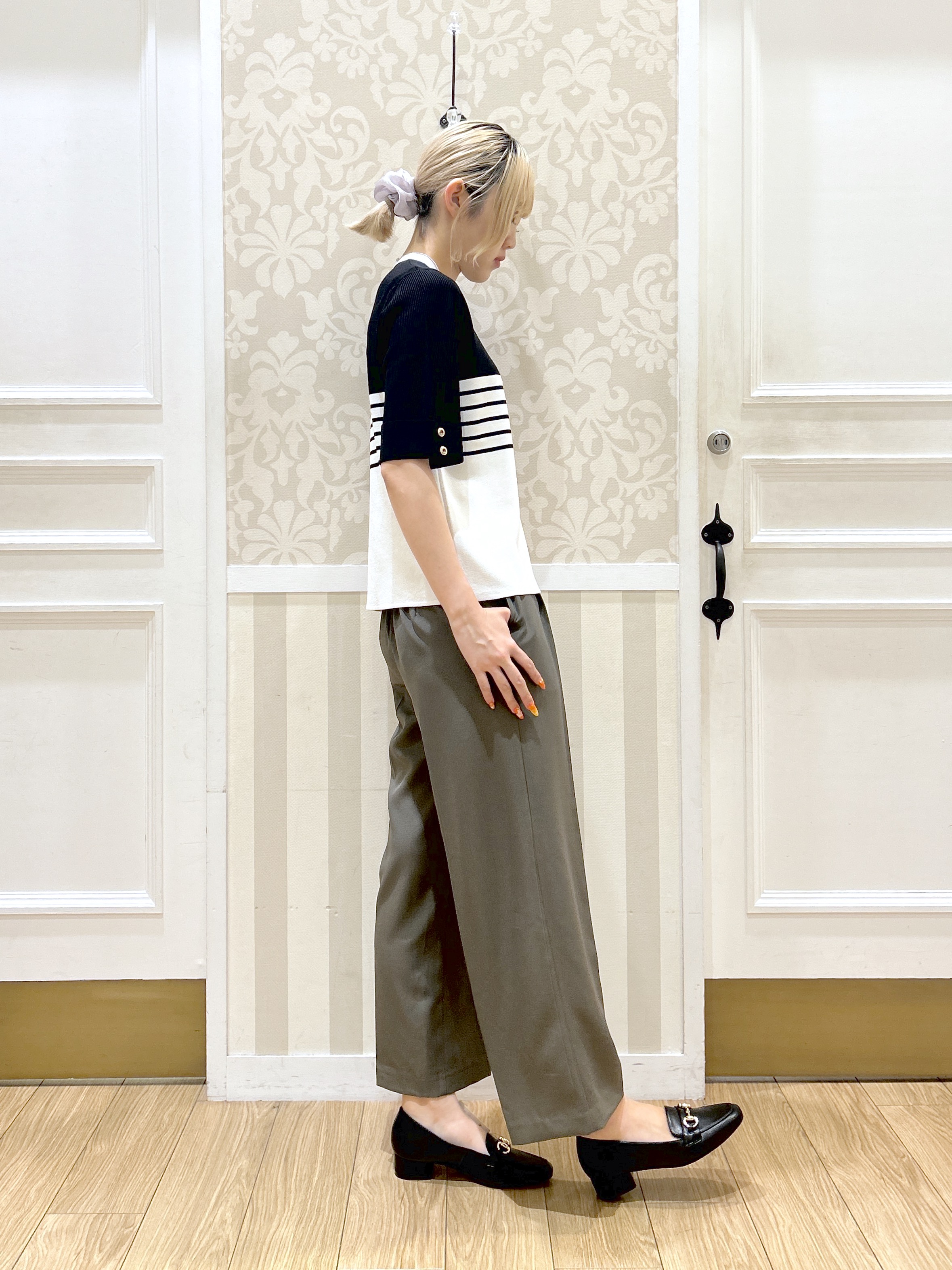 望 愛さんの「grove｜新色追加！【シリーズ累計36万枚/名品ニット】やわらかドライタッチ 袖メッシュ編みニット」を使ったコーディネート