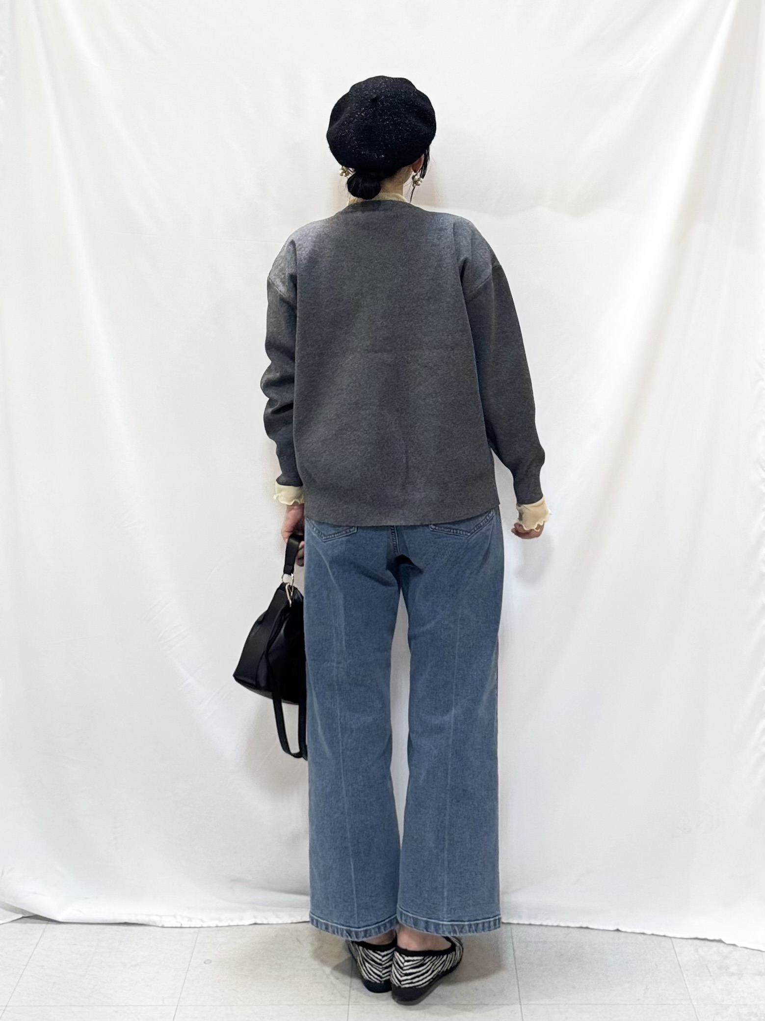 𝐇𝐢𝐫𝐨𝐦𝐢さんの「SHOO･LA･RUE｜【セットアップ可/洗濯機可】軽やかに羽織れる スポンディッシュ ニットカーディガン」を使ったコーディネート