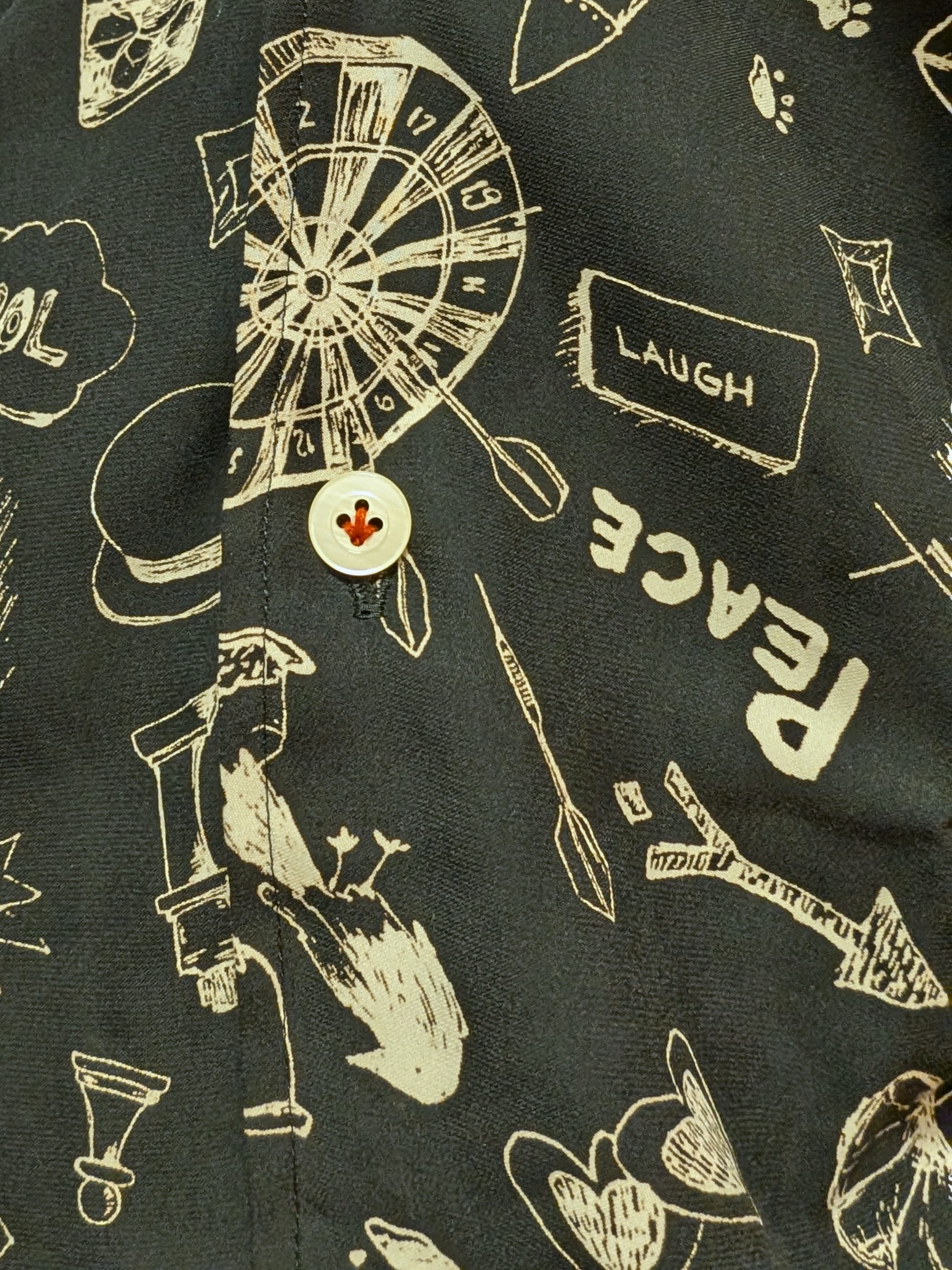 yasuさんの「TAKEO KIKUCHI｜【BOWLER HAT LABEL】日本製PLAYプリントシャツ」を使ったコーディネート