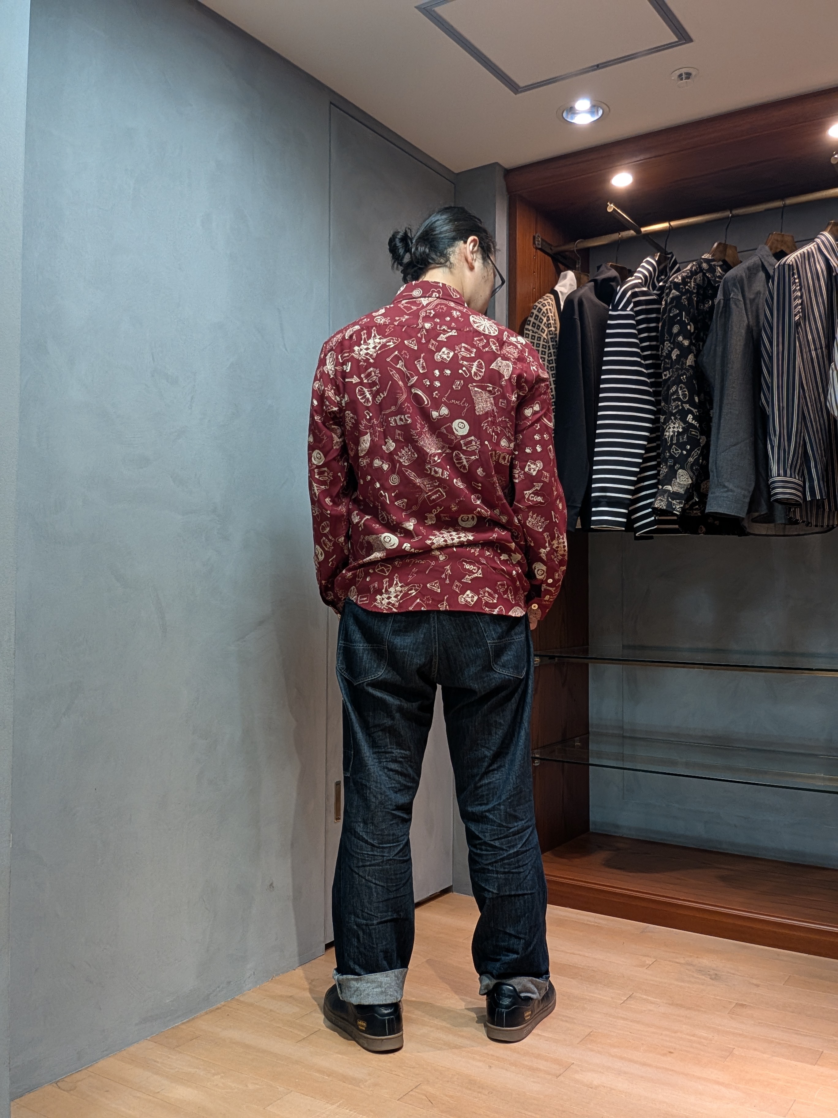 yasuさんの「TAKEO KIKUCHI｜【BOWLER HAT LABEL】日本製PLAYプリントシャツ」を使ったコーディネート