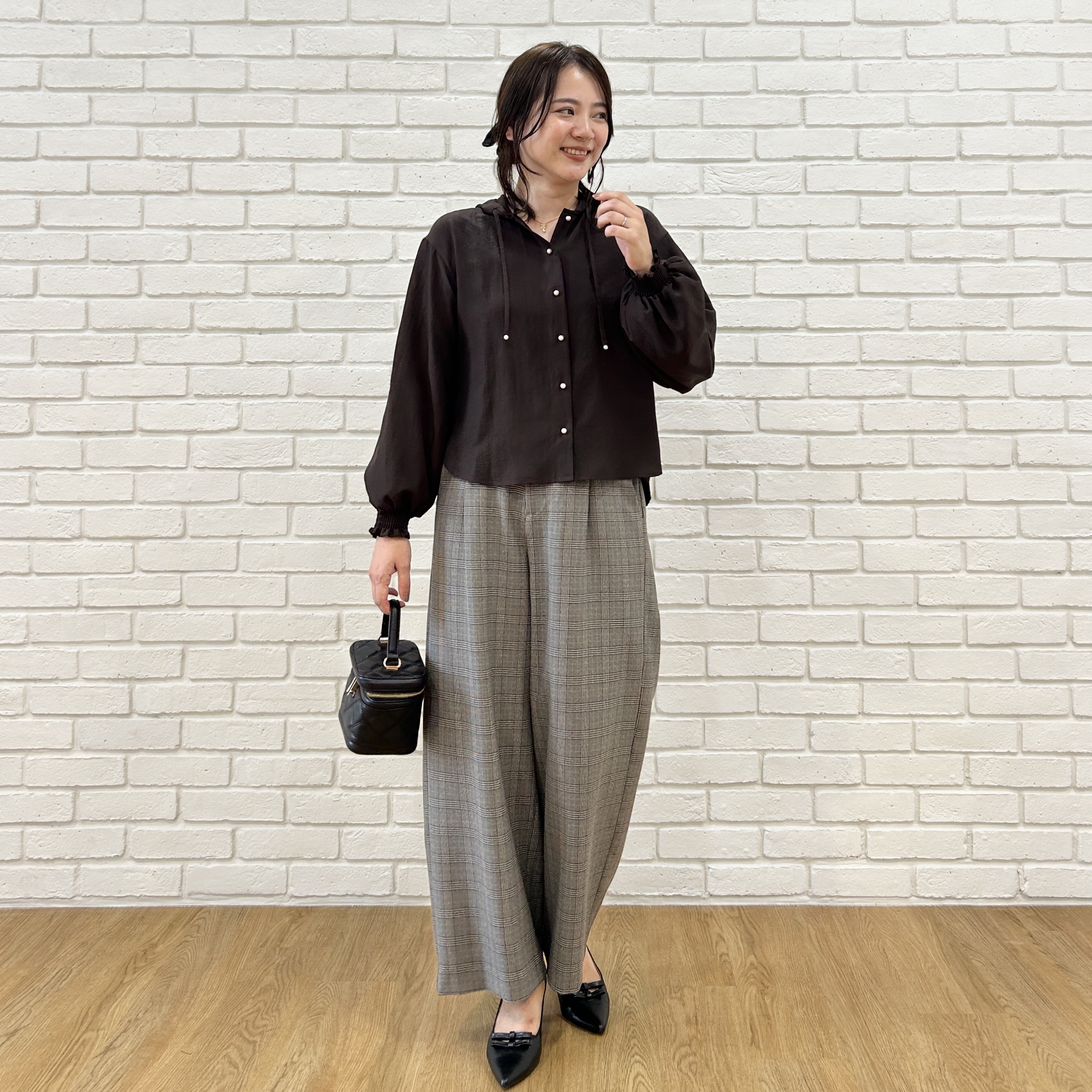 shinoさんの「Couture brooch｜【大人可愛いフーディー】愛されシアーシャツ」を使ったコーディネート