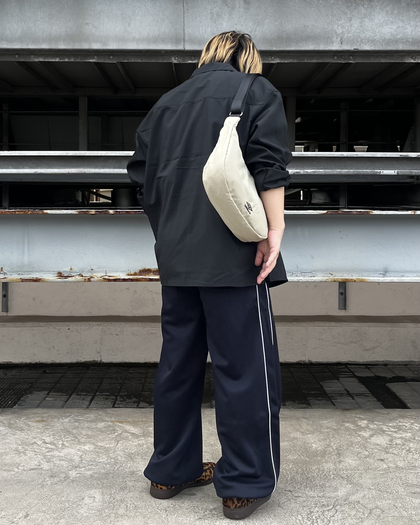 taigaさんの「tk.TAKEO KIKUCHI｜【UMBROコラボ】2WAYトラックパンツ／セットアップOK」を使ったコーディネート