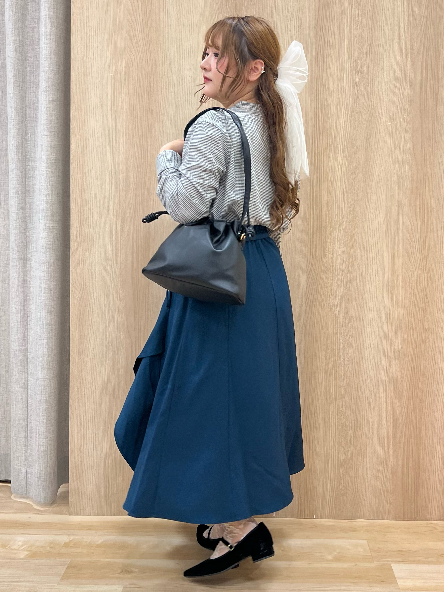 みことさんの「grove｜顔周りをすっきり見せる バンドカラースキッパーシャツ」を使ったコーディネート