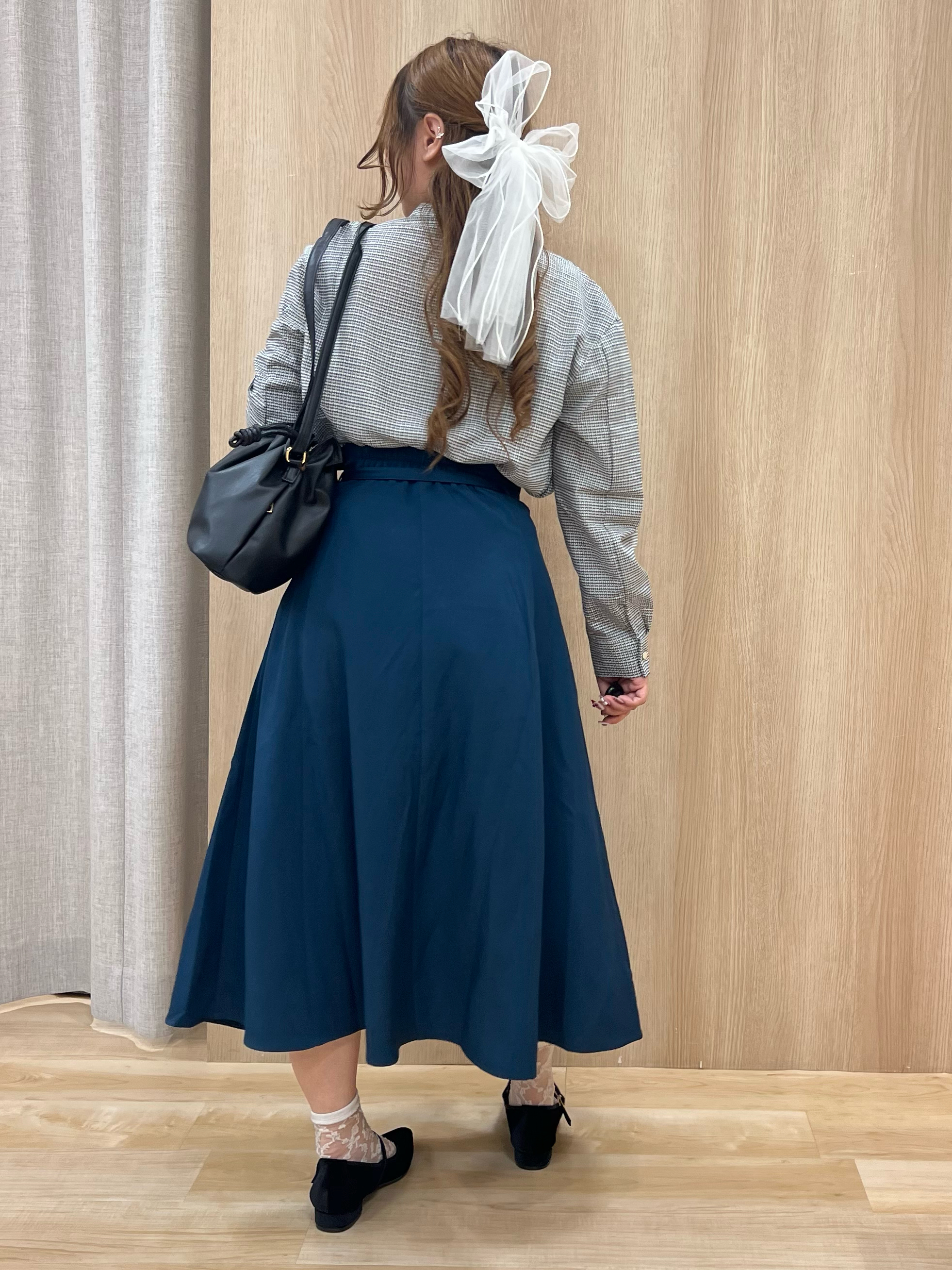 みことさんの「grove｜顔周りをすっきり見せる バンドカラースキッパーシャツ」を使ったコーディネート