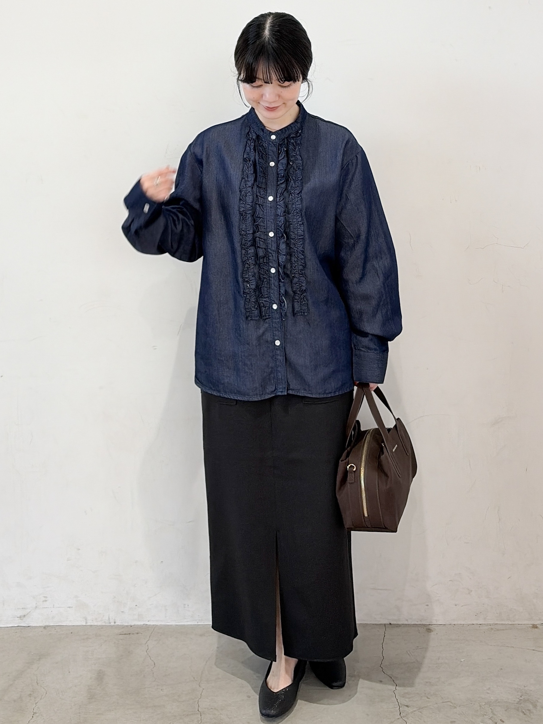 haruさんの「OPAQUE.CLIP｜デニムフリルブラウス【洗濯機OK】」を使ったコーディネート