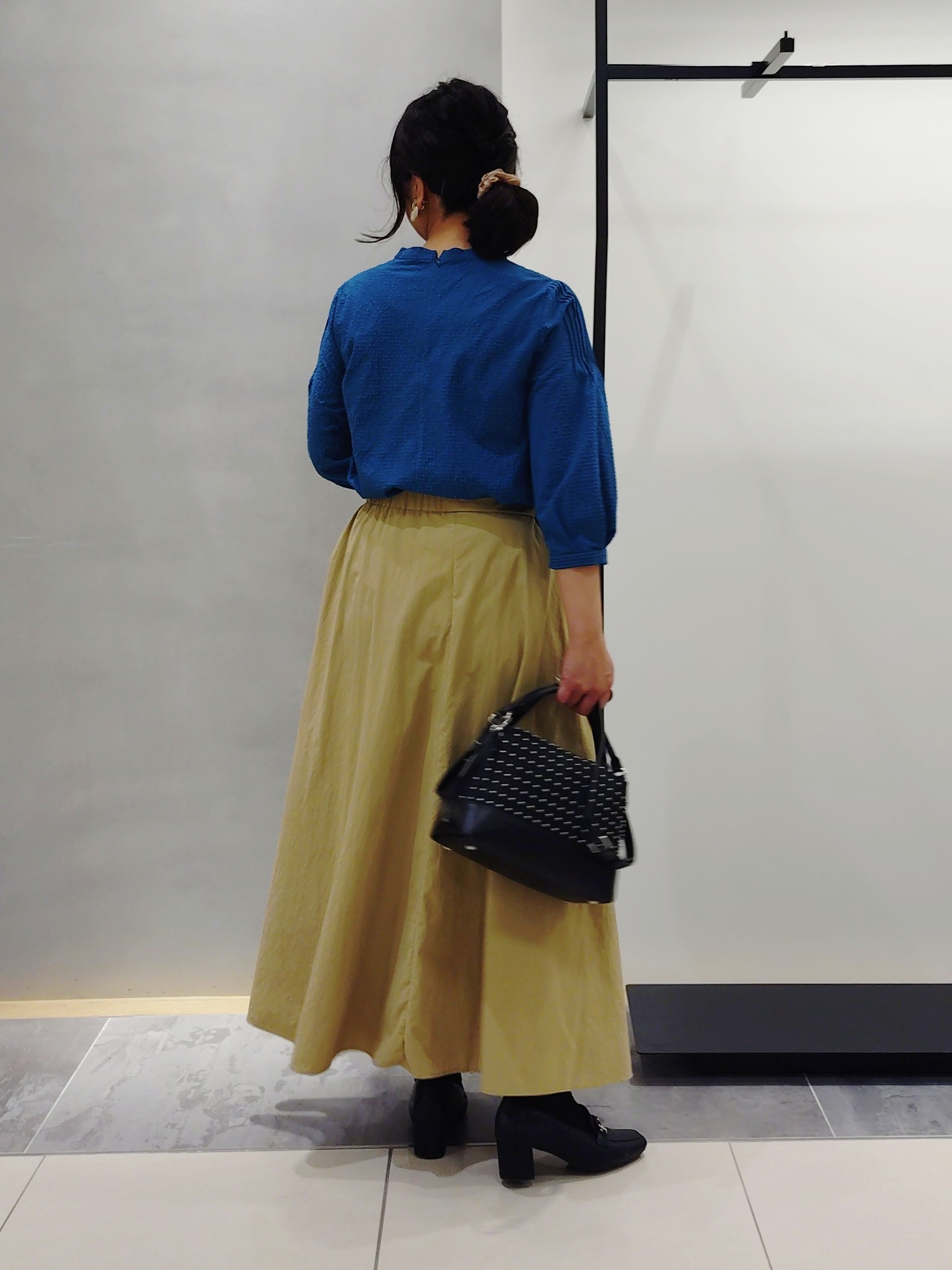 TOMOMIさんの「INDIVI｜【撥水／裏地なし軽量】ギャザーボリュームスカート」を使ったコーディネート