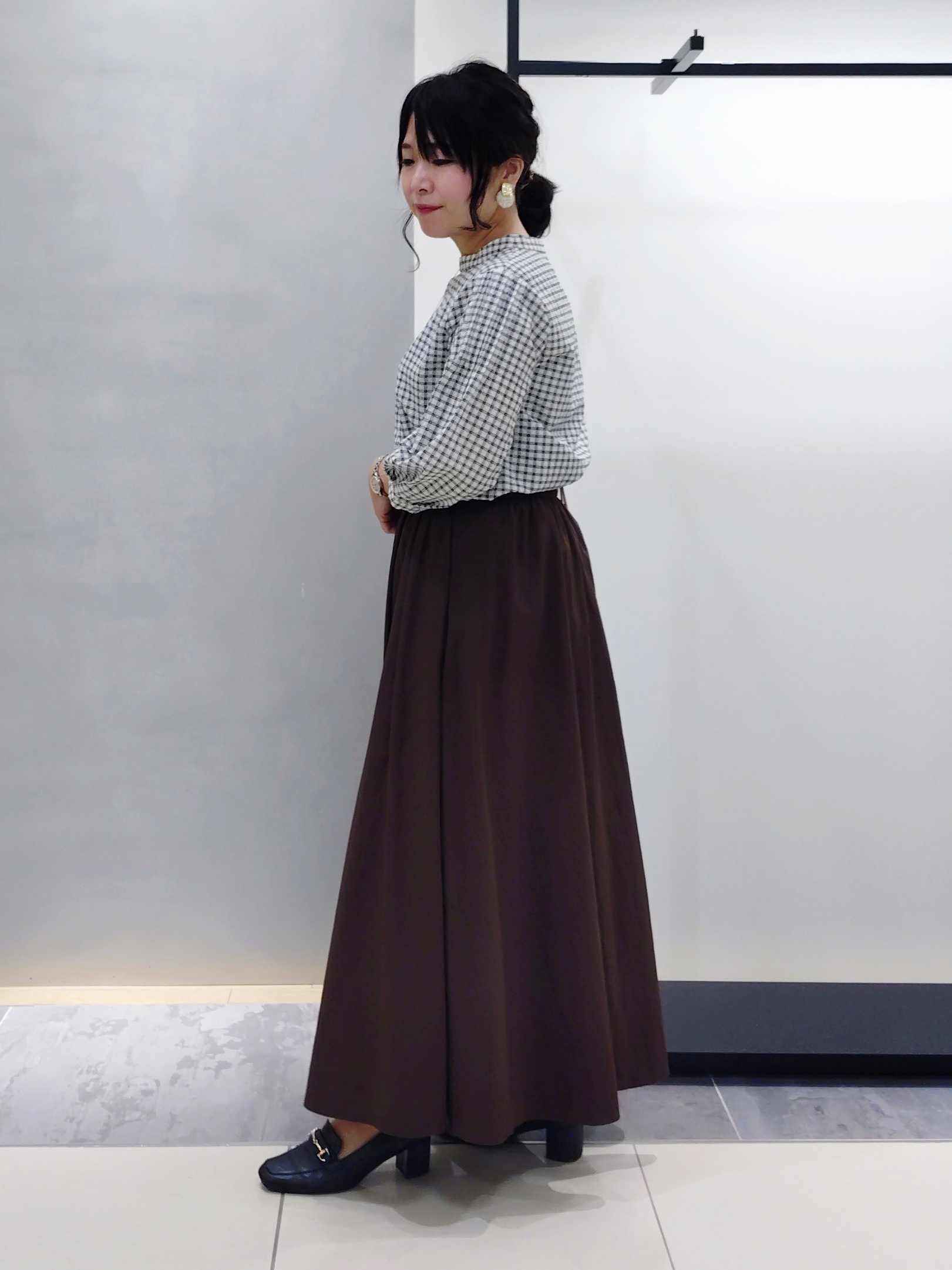 TOMOMIさんの「INDIVI｜【撥水／裏地なし軽量】ギャザーボリュームスカート」を使ったコーディネート
