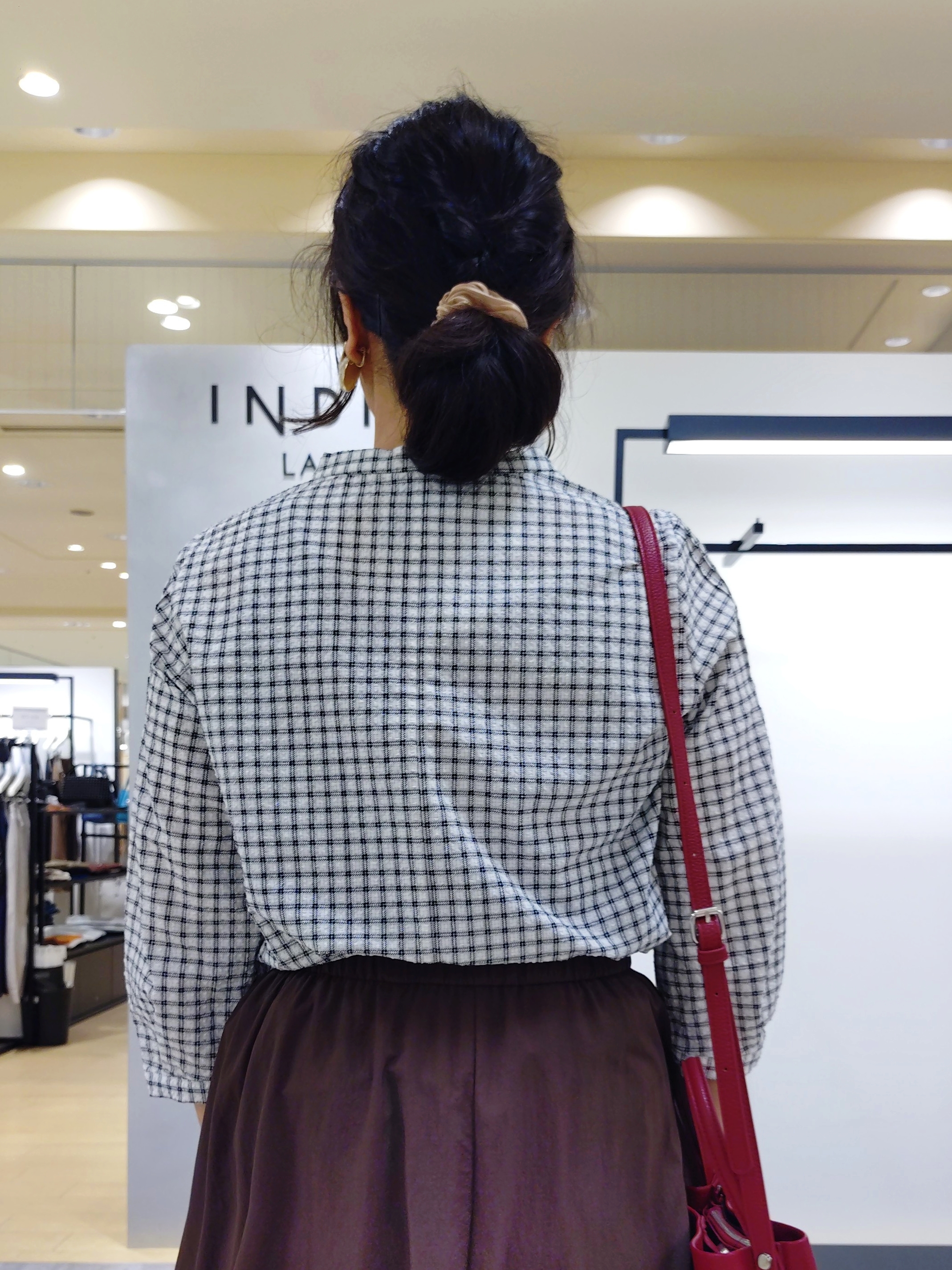 TOMOMIさんの「INDIVI｜【撥水／裏地なし軽量】ギャザーボリュームスカート」を使ったコーディネート