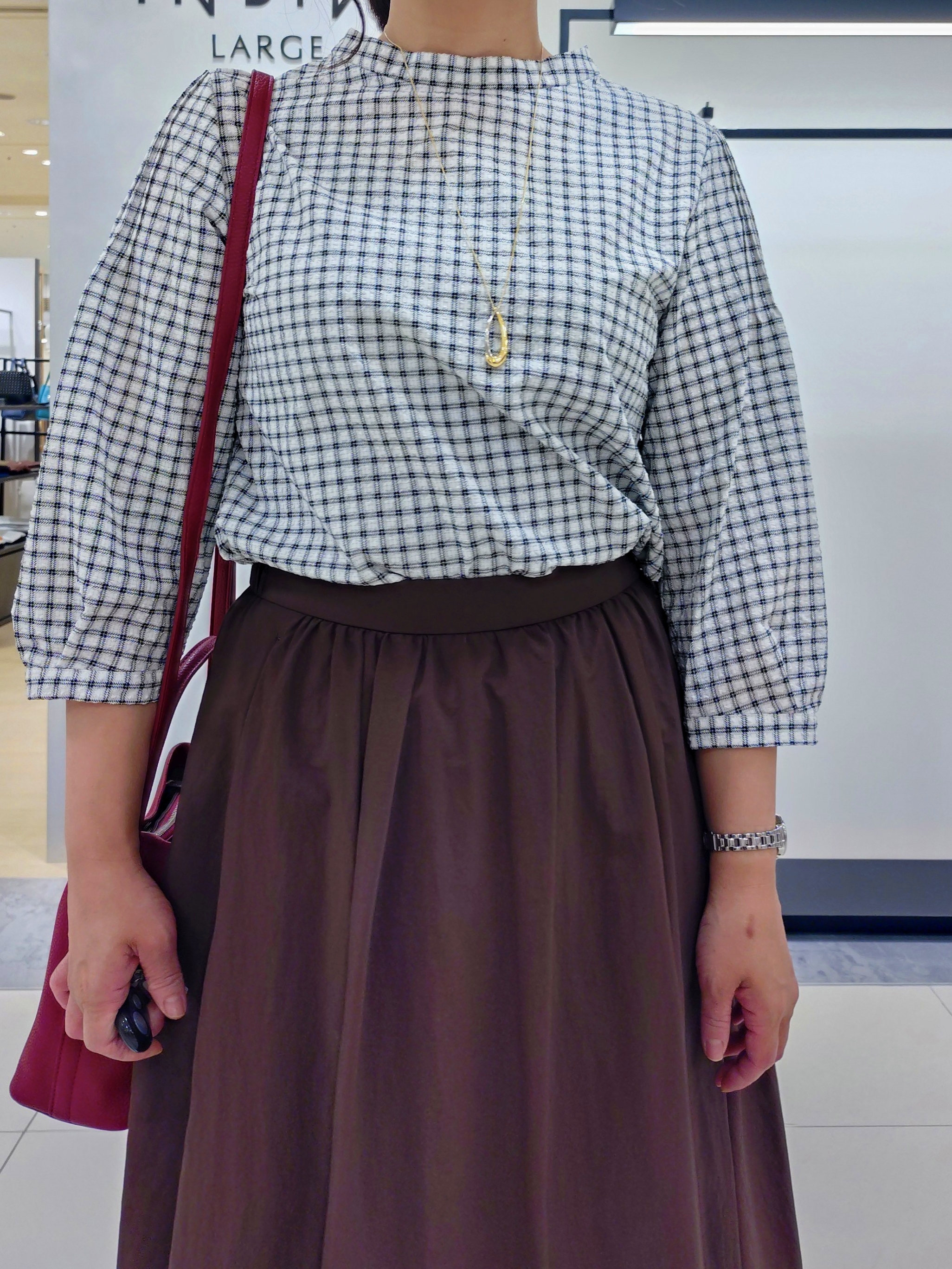 TOMOMIさんの「INDIVI｜【撥水／裏地なし軽量】ギャザーボリュームスカート」を使ったコーディネート
