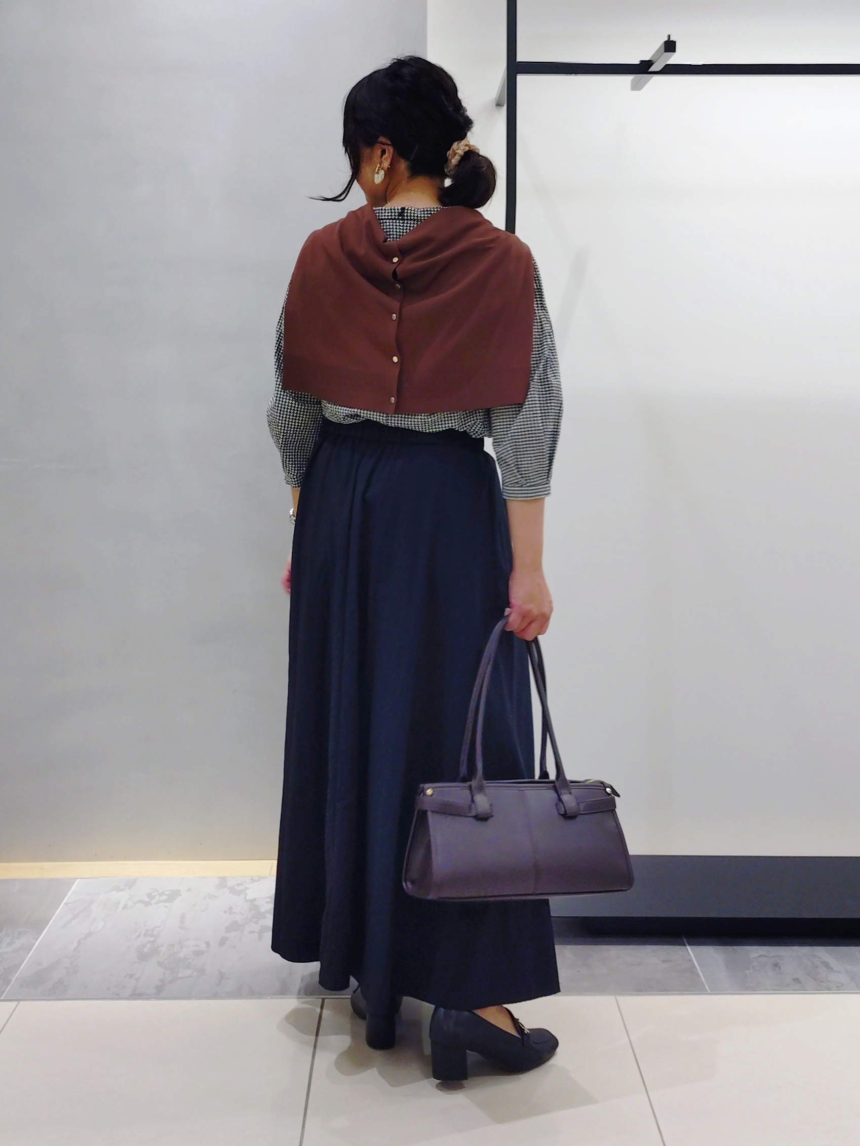 TOMOMIさんの「INDIVI｜【2点セット】5分袖ニット＆カーディガン きれいめアンサンブルニット」を使ったコーディネート