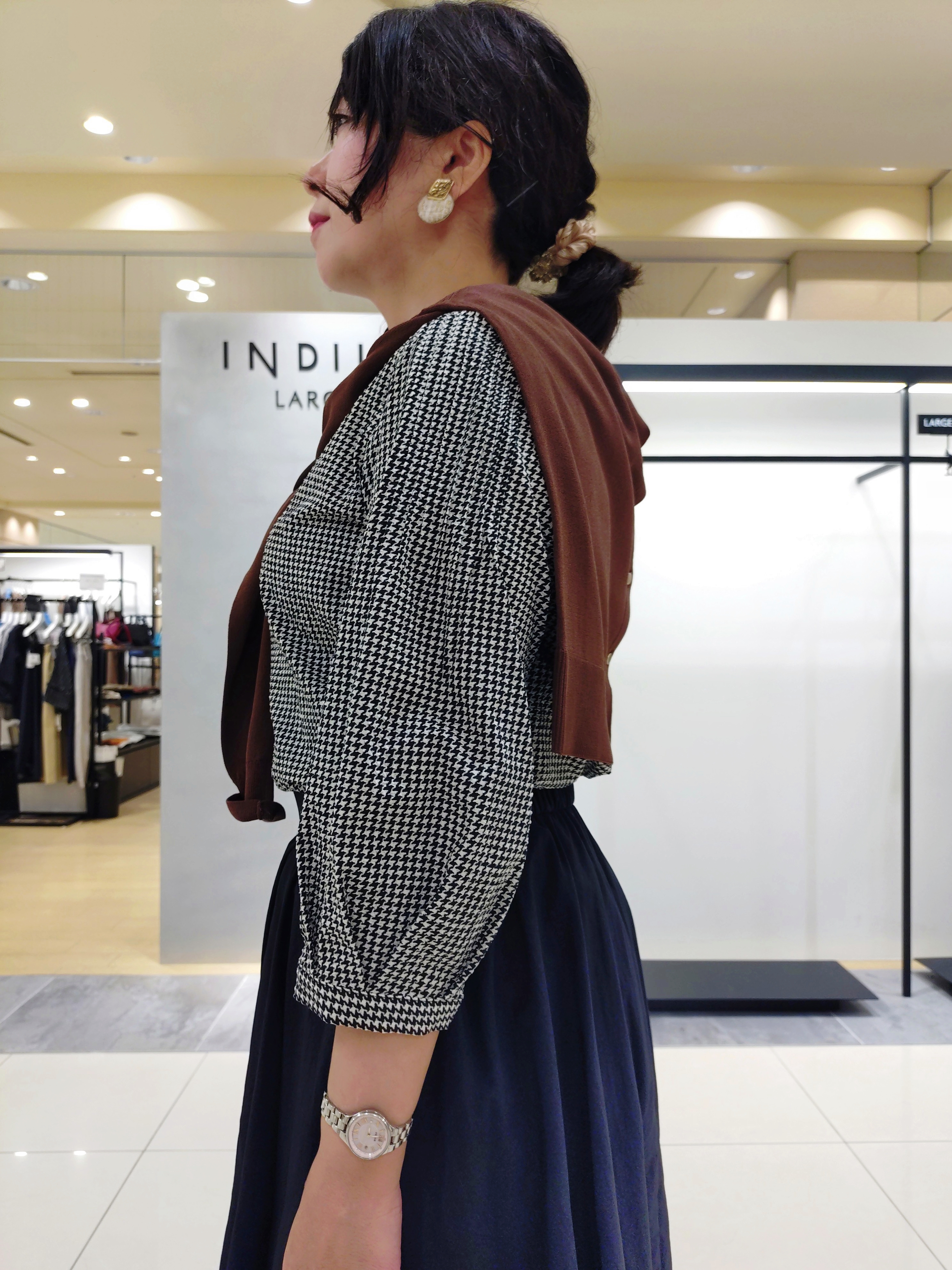 TOMOMIさんの「INDIVI｜【2点セット】5分袖ニット＆カーディガン きれいめアンサンブルニット」を使ったコーディネート