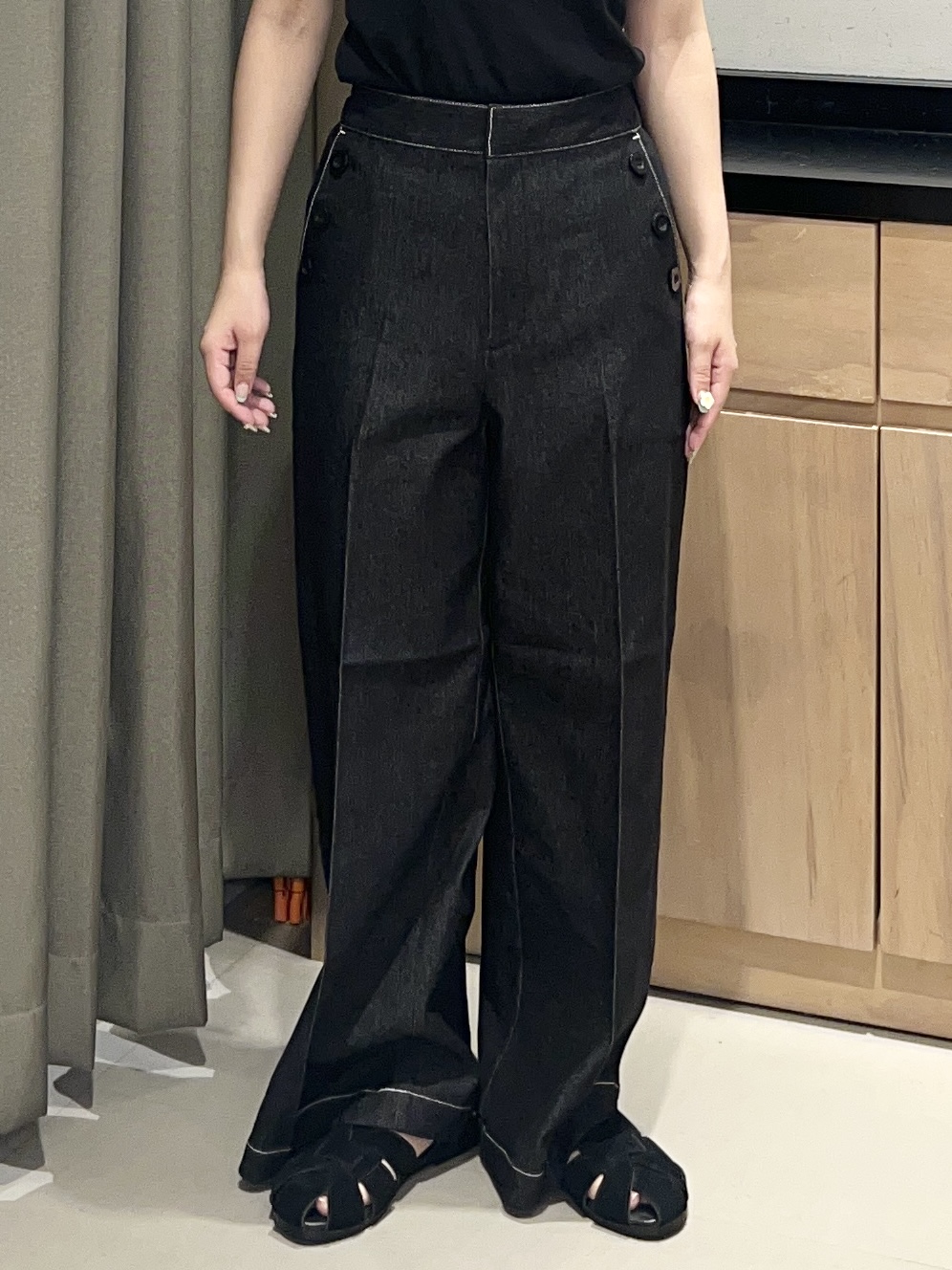 かのさんの「THE SHOP TK｜後ろ姿も着映える バックシャーリングシャツ」を使ったコーディネート