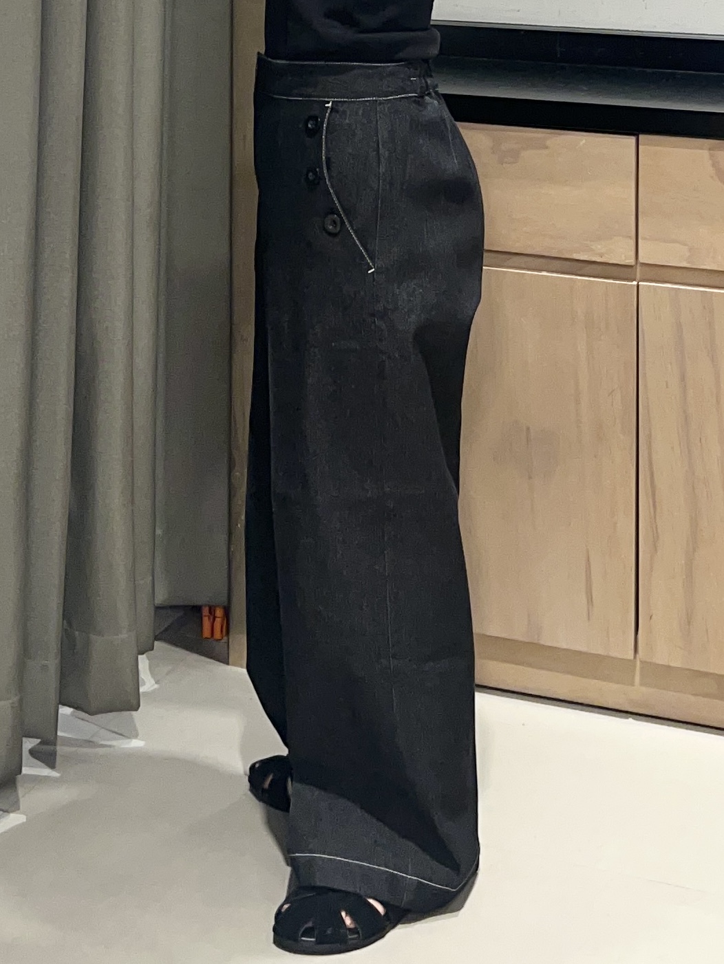 かのさんの「THE SHOP TK｜後ろ姿も着映える バックシャーリングシャツ」を使ったコーディネート