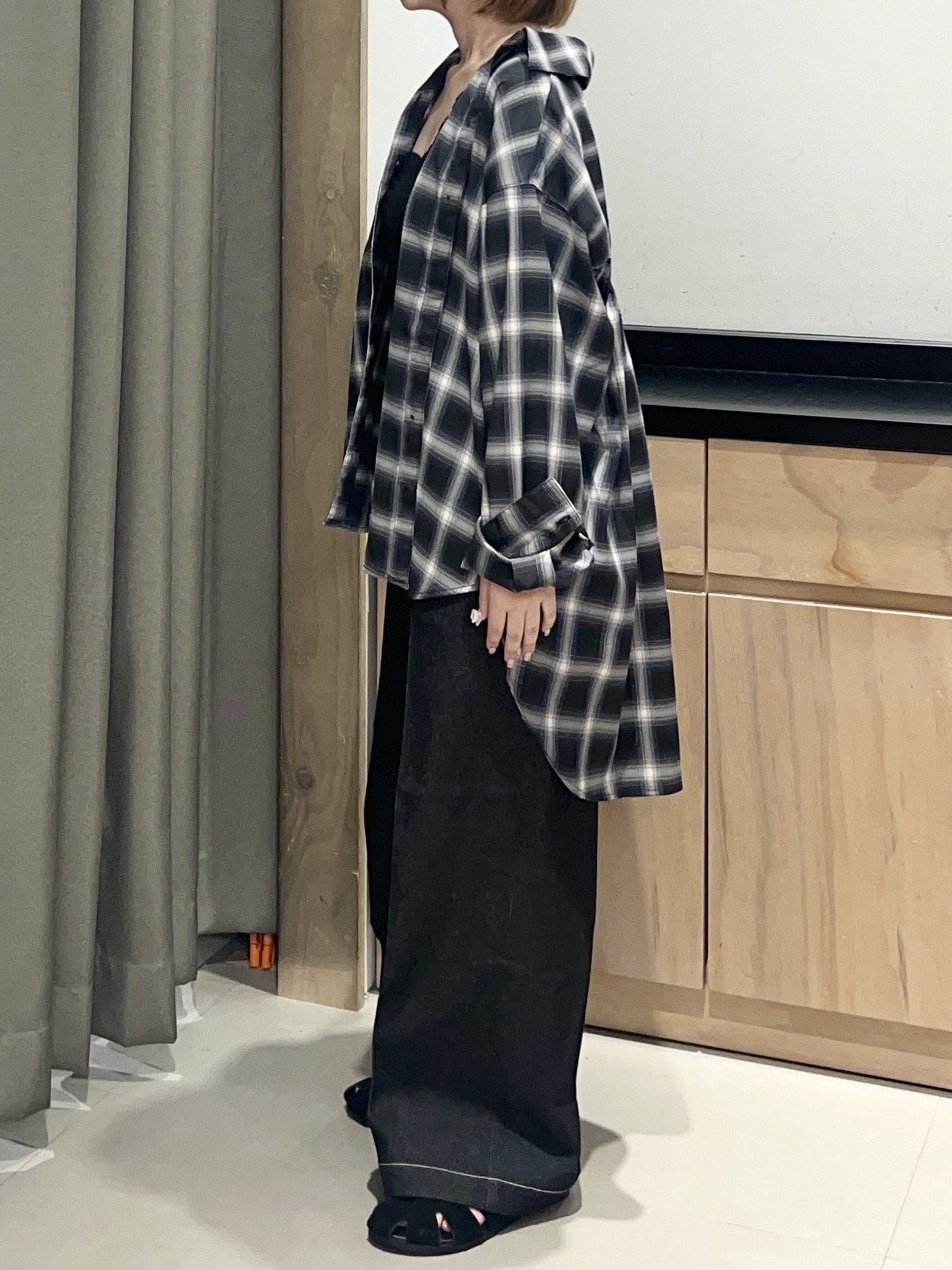 かのさんの「THE SHOP TK｜後ろ姿も着映える バックシャーリングシャツ」を使ったコーディネート