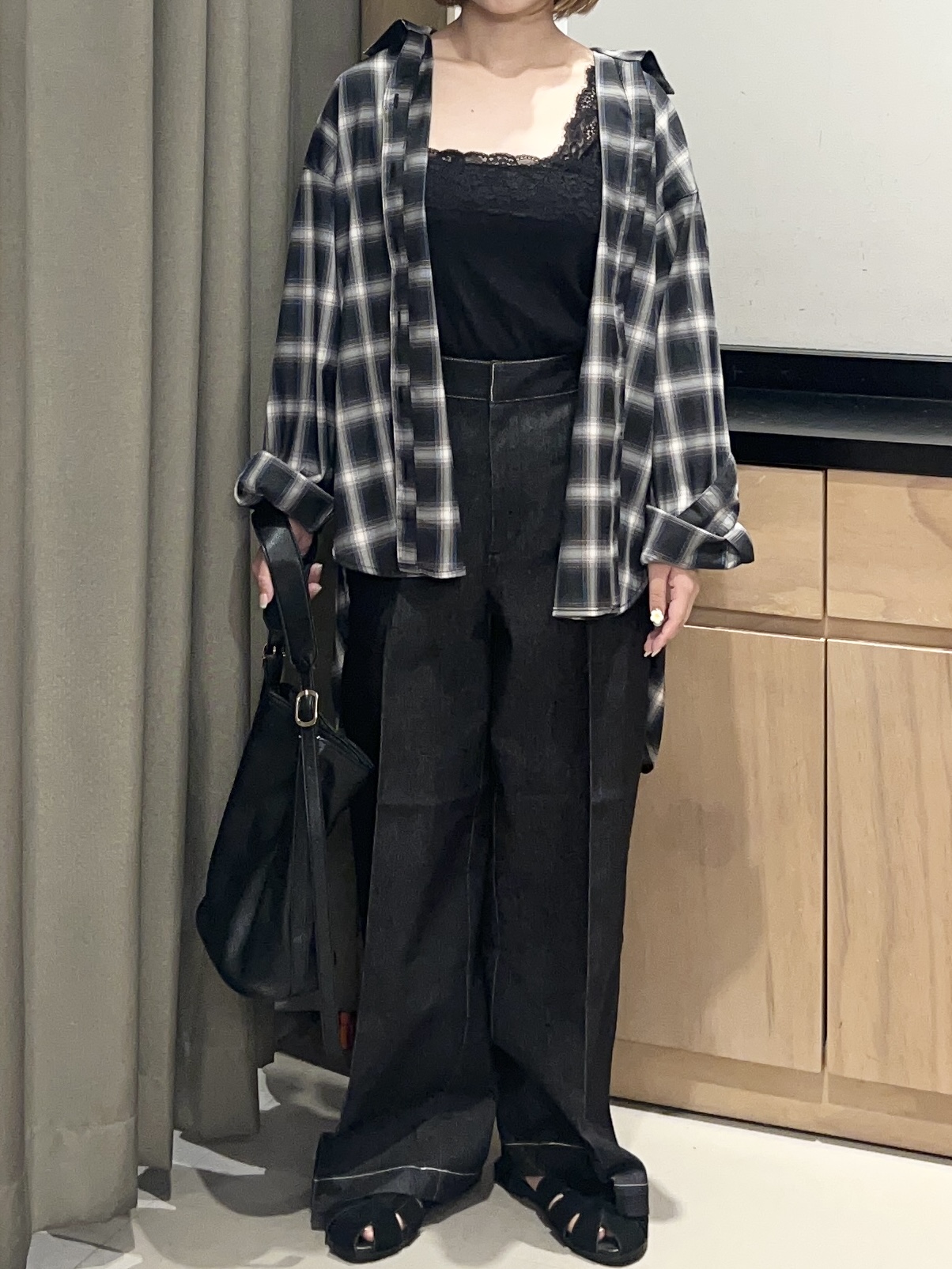 かのさんの「THE SHOP TK｜後ろ姿も着映える バックシャーリングシャツ」を使ったコーディネート