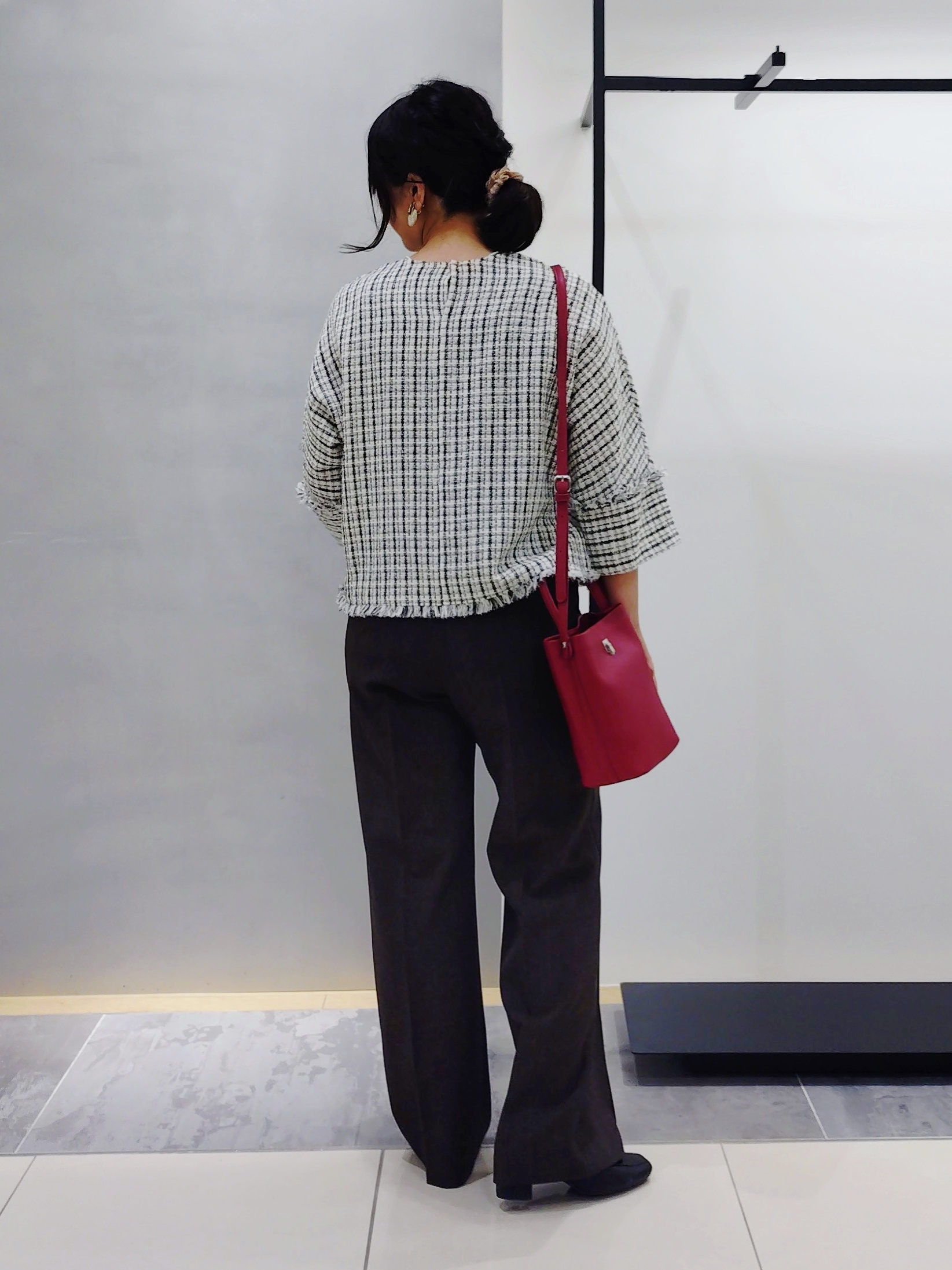 TOMOMIさんの「INDIVI｜【UVケア／接触冷感】リネン風チェックストレートパンツ」を使ったコーディネート