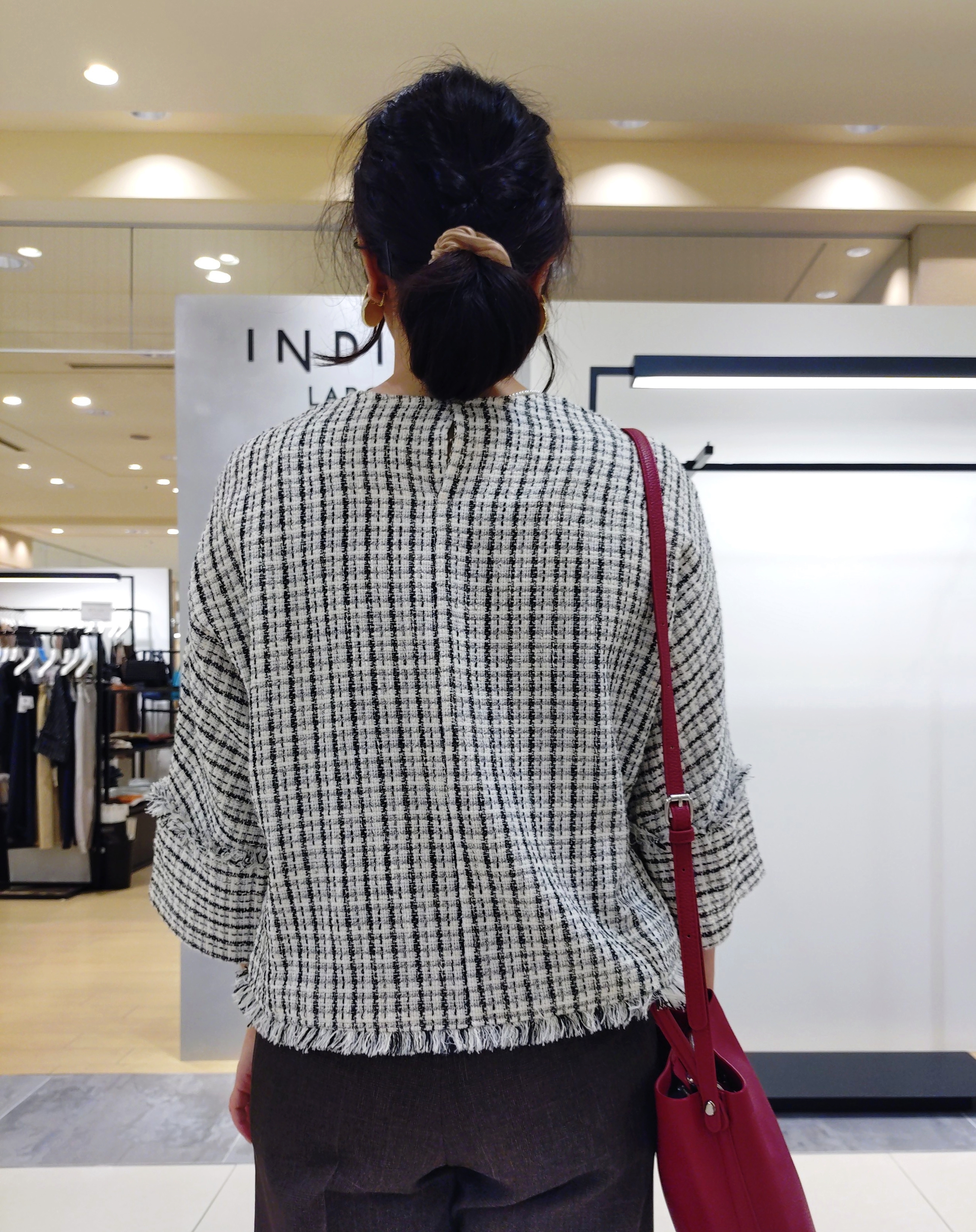 TOMOMIさんの「INDIVI｜【UVケア／接触冷感】リネン風チェックストレートパンツ」を使ったコーディネート