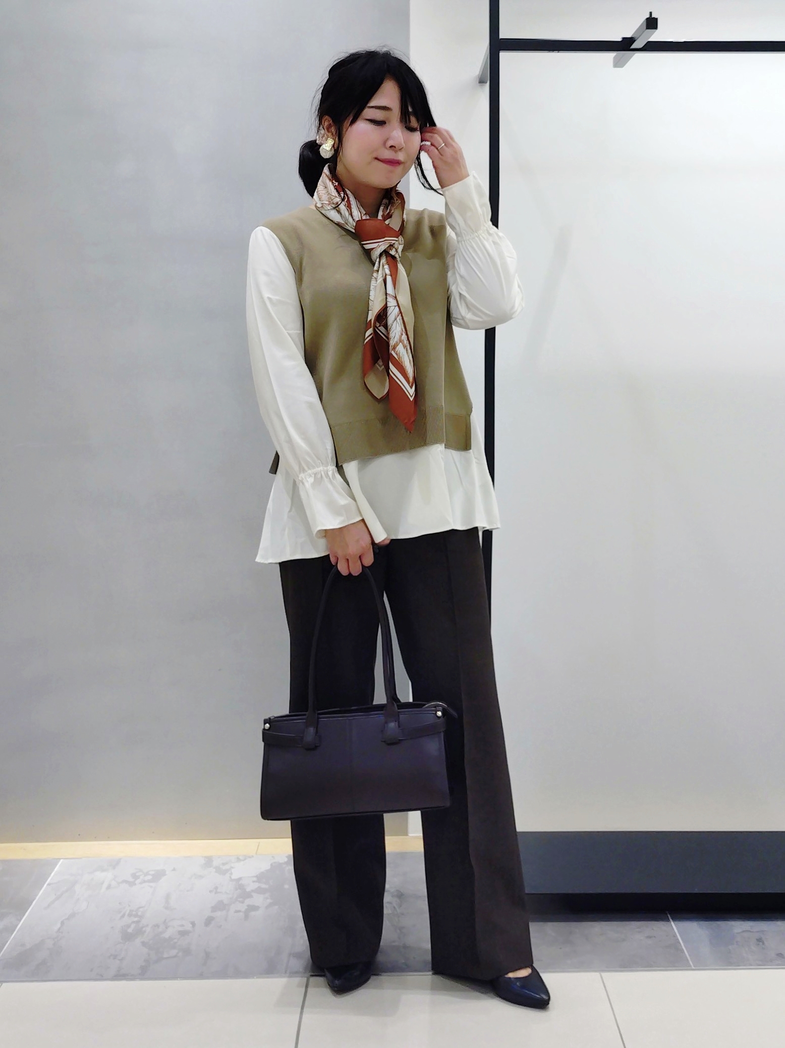 TOMOMIさんの「INDIVI｜【収納力◎／トレンド】スクエアトートバッグ」を使ったコーディネート
