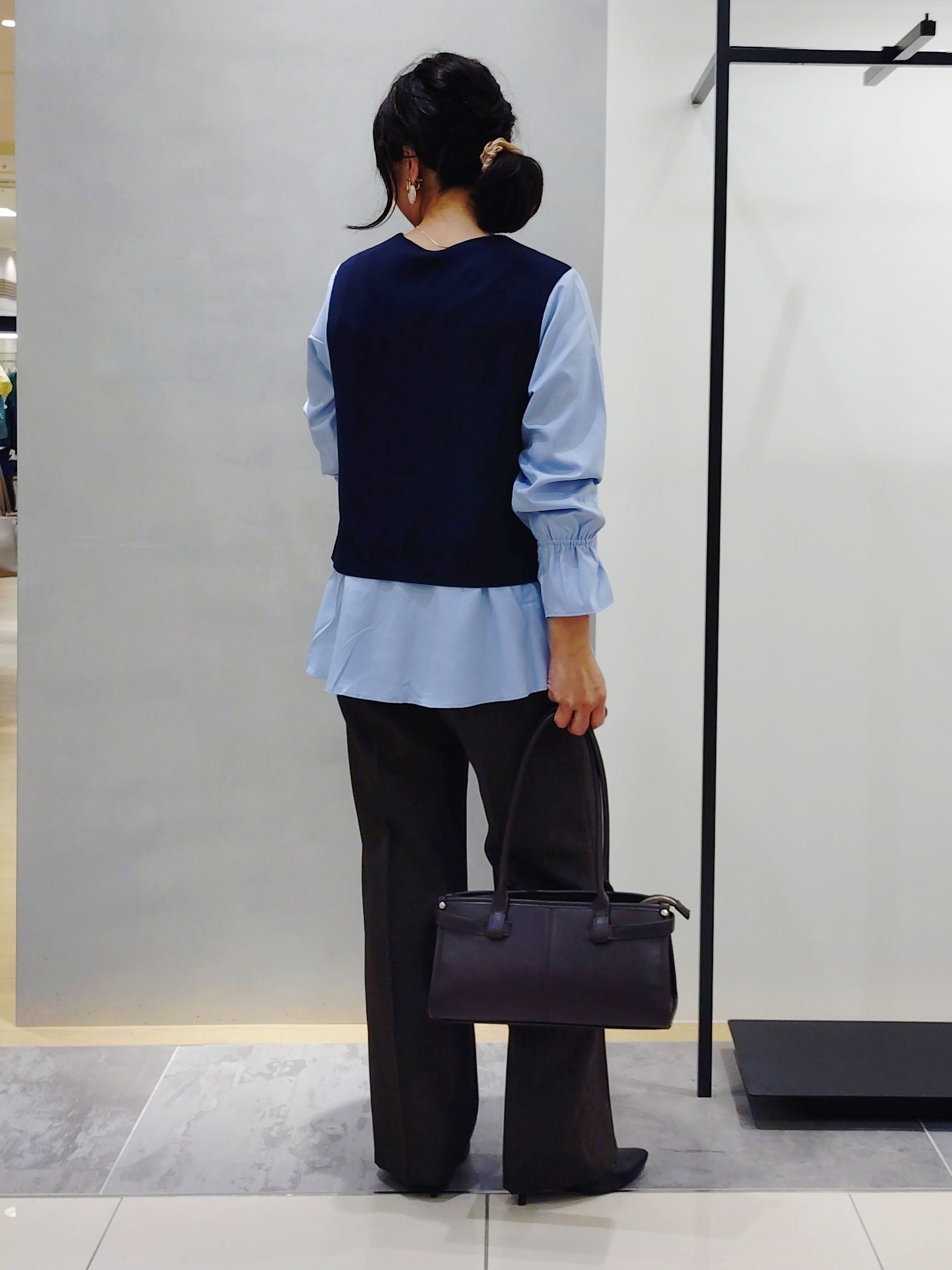 TOMOMIさんの「INDIVI｜【UVケア／接触冷感】リネン風チェックストレートパンツ」を使ったコーディネート