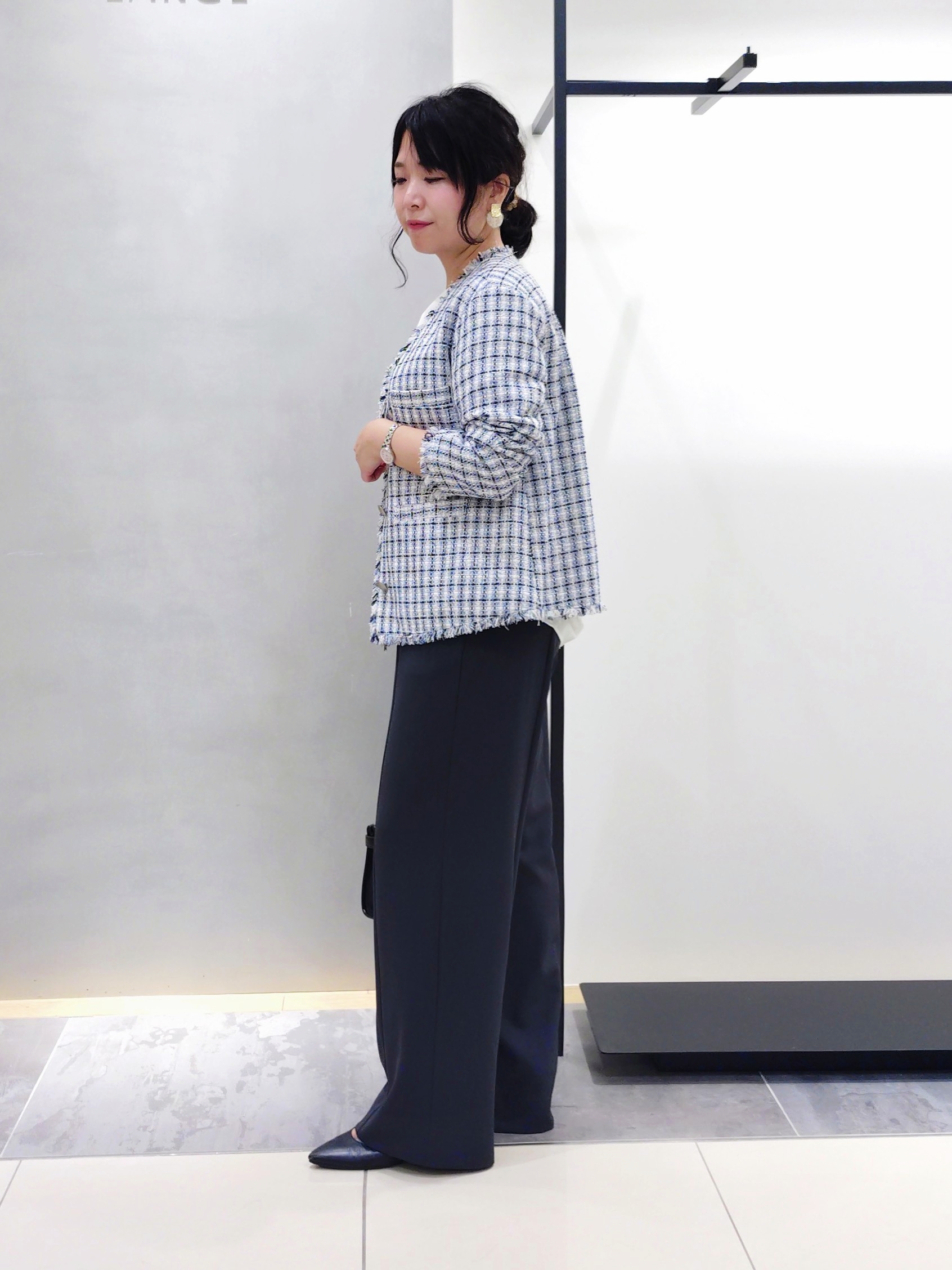 TOMOMIさんの「INDIVI｜【華やか／着回し力◎】上品ツイードVネックジャケット」を使ったコーディネート
