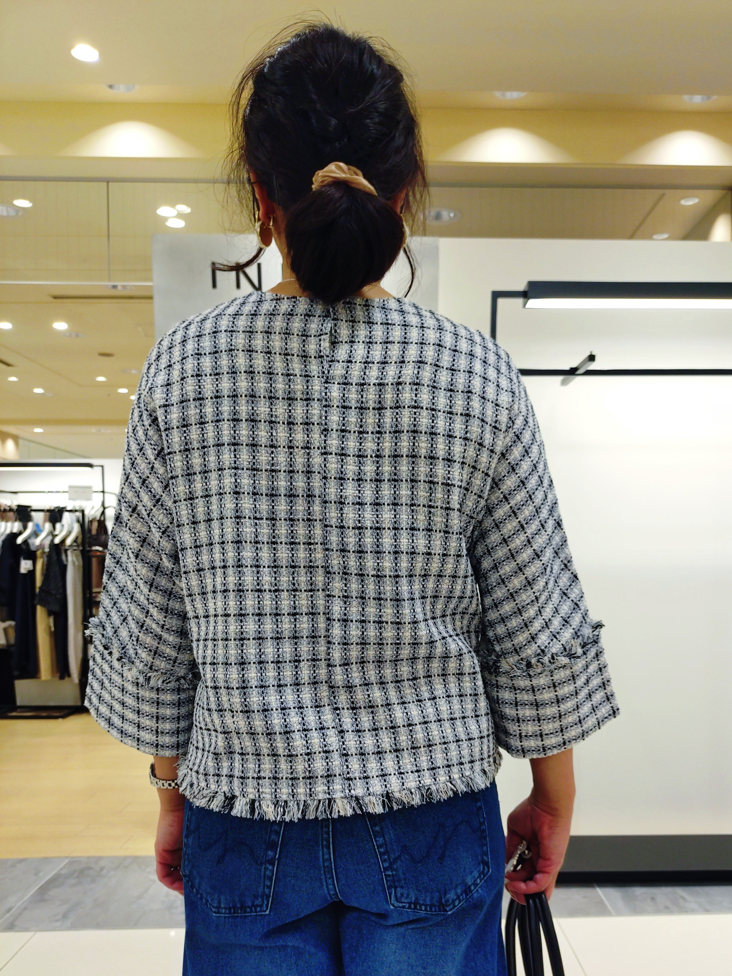 TOMOMIさんの「INDIVI｜【新作登場！】カーブシルエットデニム」を使ったコーディネート