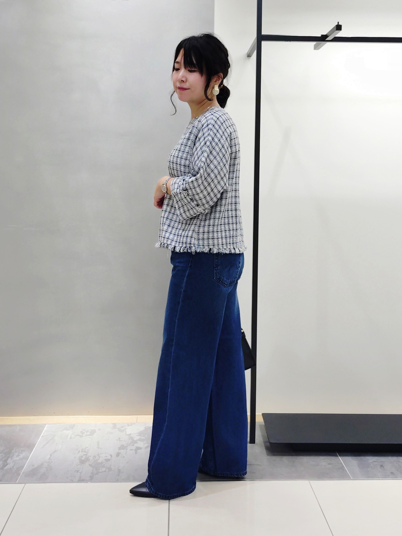 TOMOMIさんの「INDIVI｜【新作登場！】カーブシルエットデニム」を使ったコーディネート