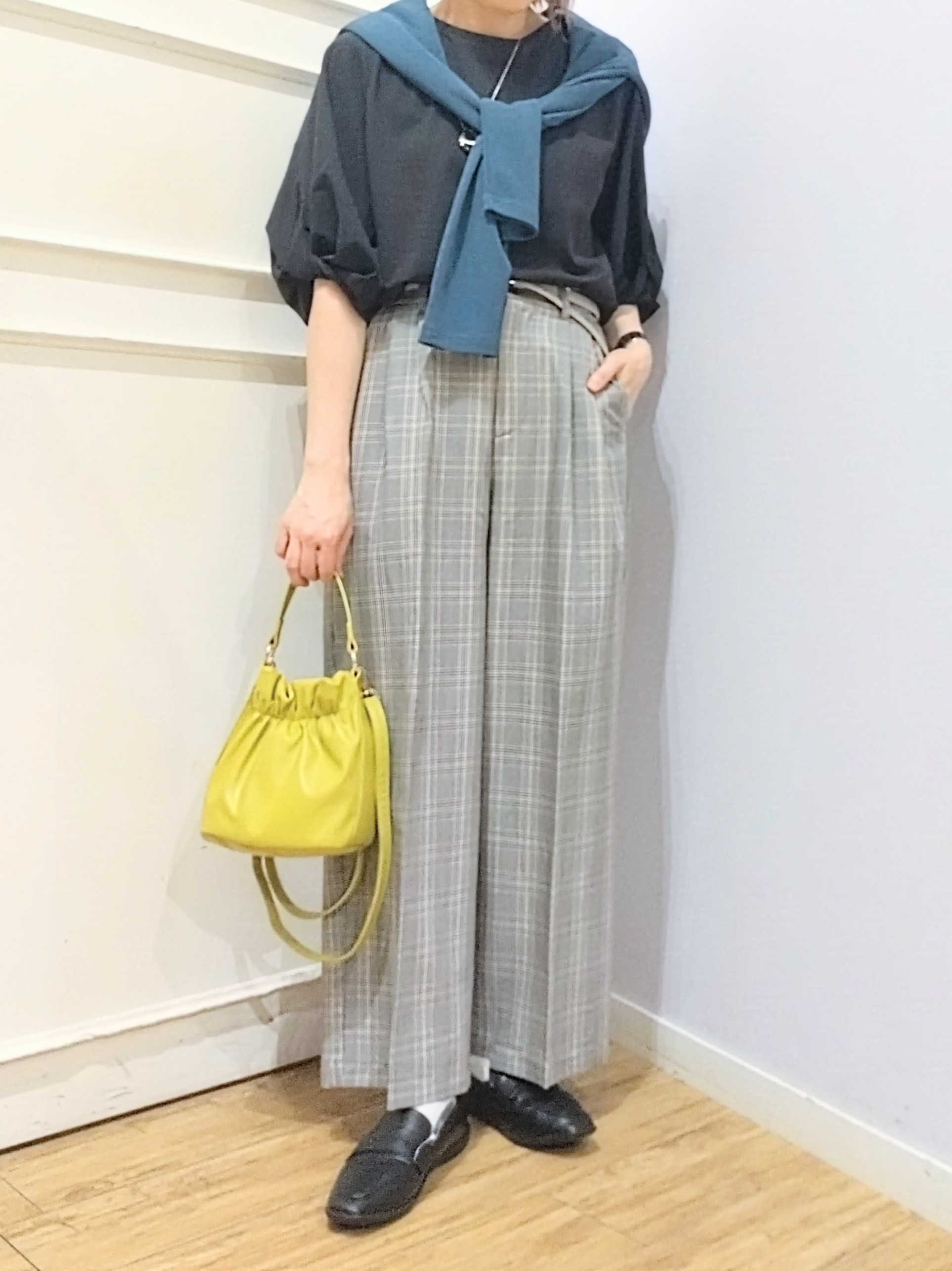 miomioさんの「SHOO･LA･RUE｜【S-LL/洗濯機可/二の腕カバー】楽に上品見え ツイストスリーブトップス」を使ったコーディネート